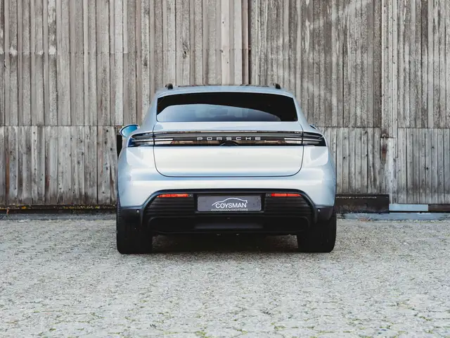 Porsche Macan view 5