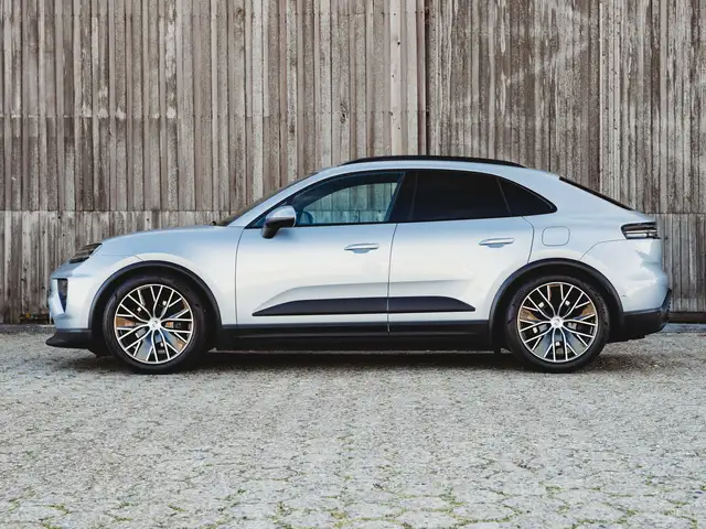 Porsche Macan view 8