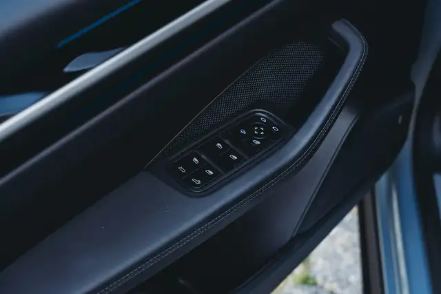 Porsche Macan view 13