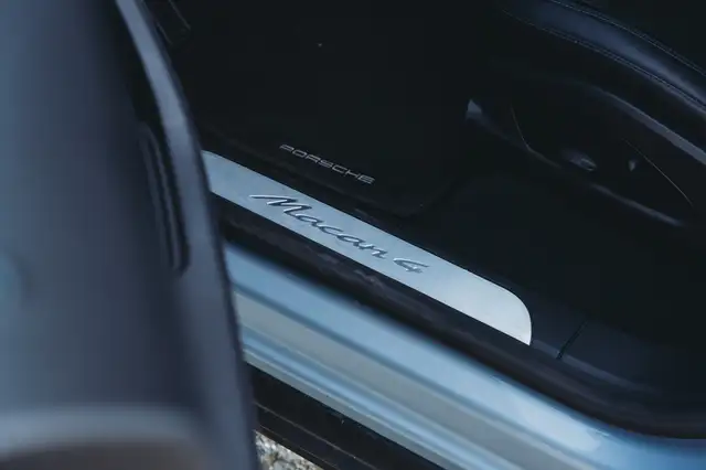 Porsche Macan view 11