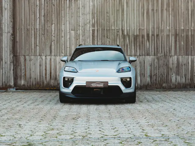 Porsche Macan view 2