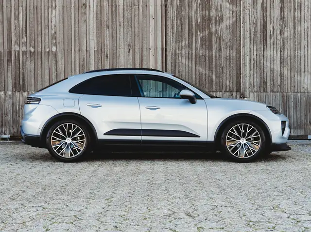 Porsche Macan view 9
