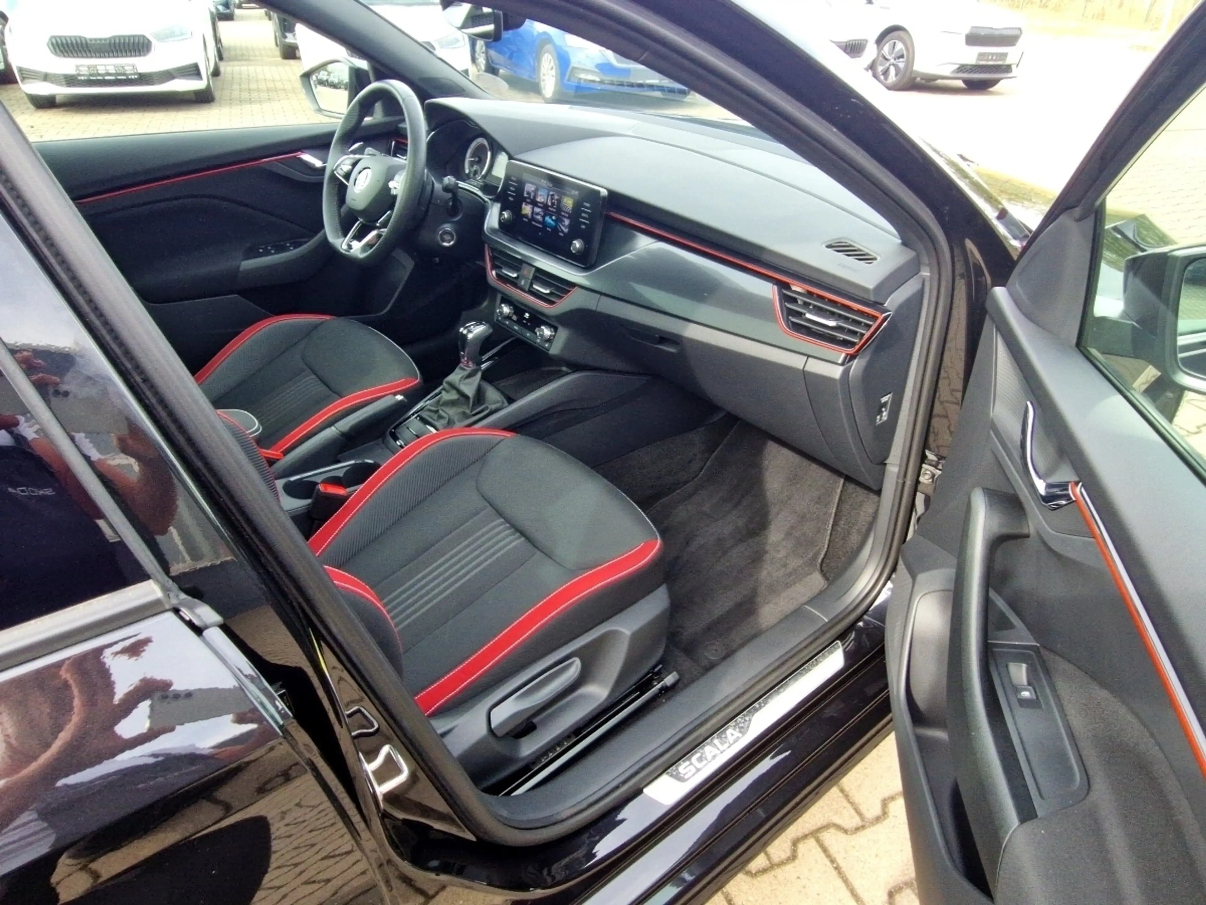 Skoda Scala 1.5 TSI Monte Carlo DSG LED Pano Sitzhzg Klimaau — photo 8