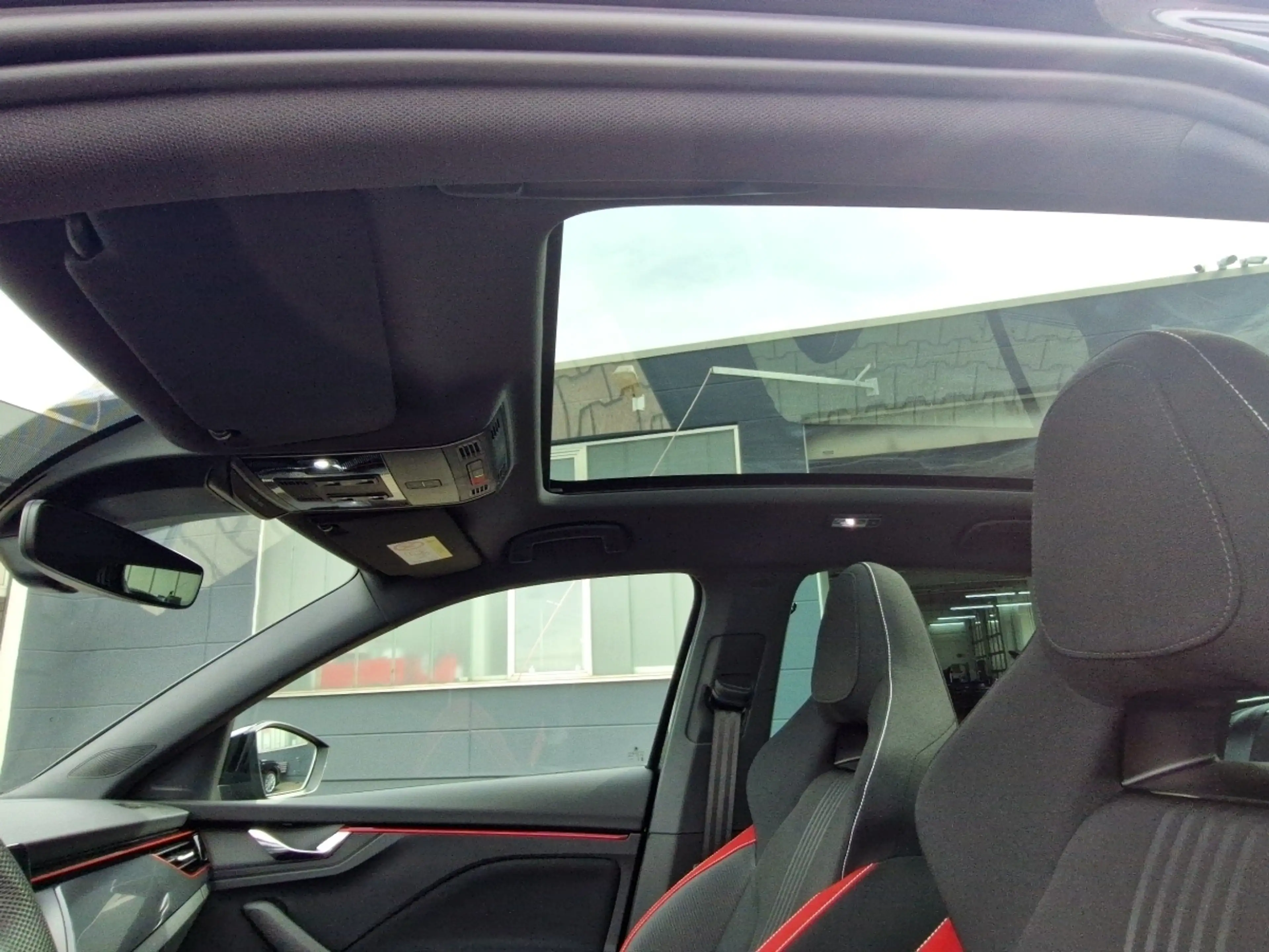 Skoda Scala 1.5 TSI Monte Carlo DSG LED Pano Sitzhzg Klimaau — photo 13