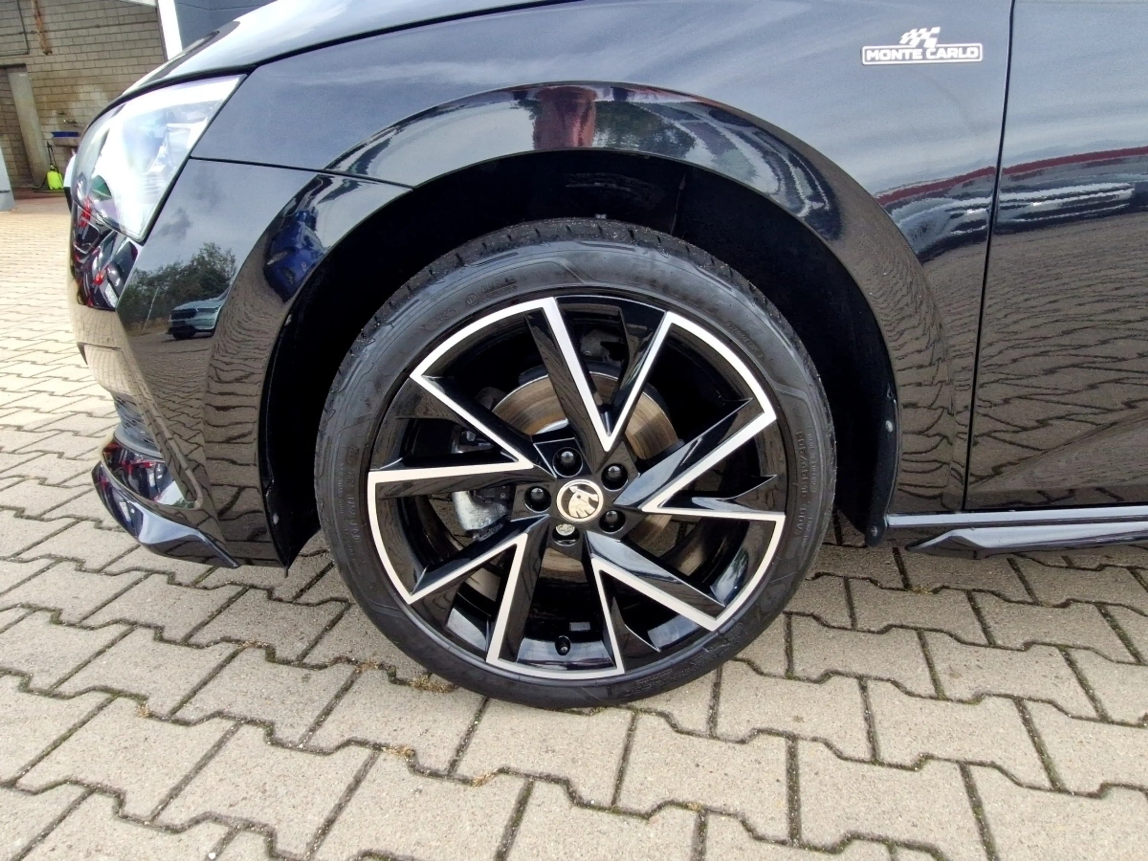 Skoda Scala 1.5 TSI Monte Carlo DSG LED Pano Sitzhzg Klimaau — photo 14
