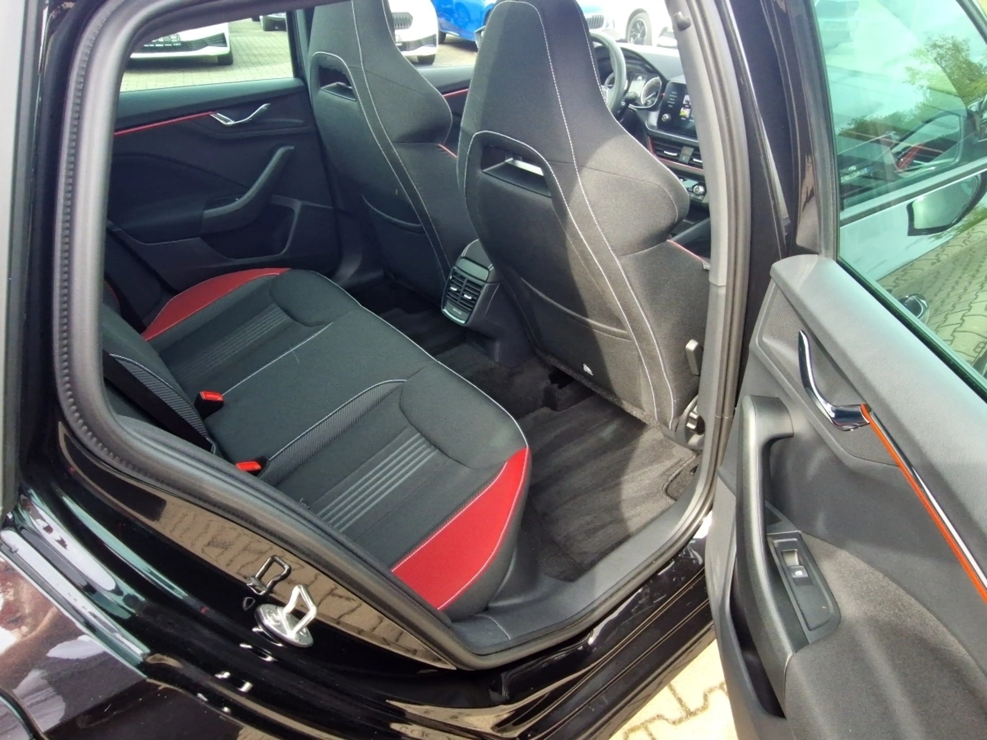 Skoda Scala 1.5 TSI Monte Carlo DSG LED Pano Sitzhzg Klimaau — photo 9