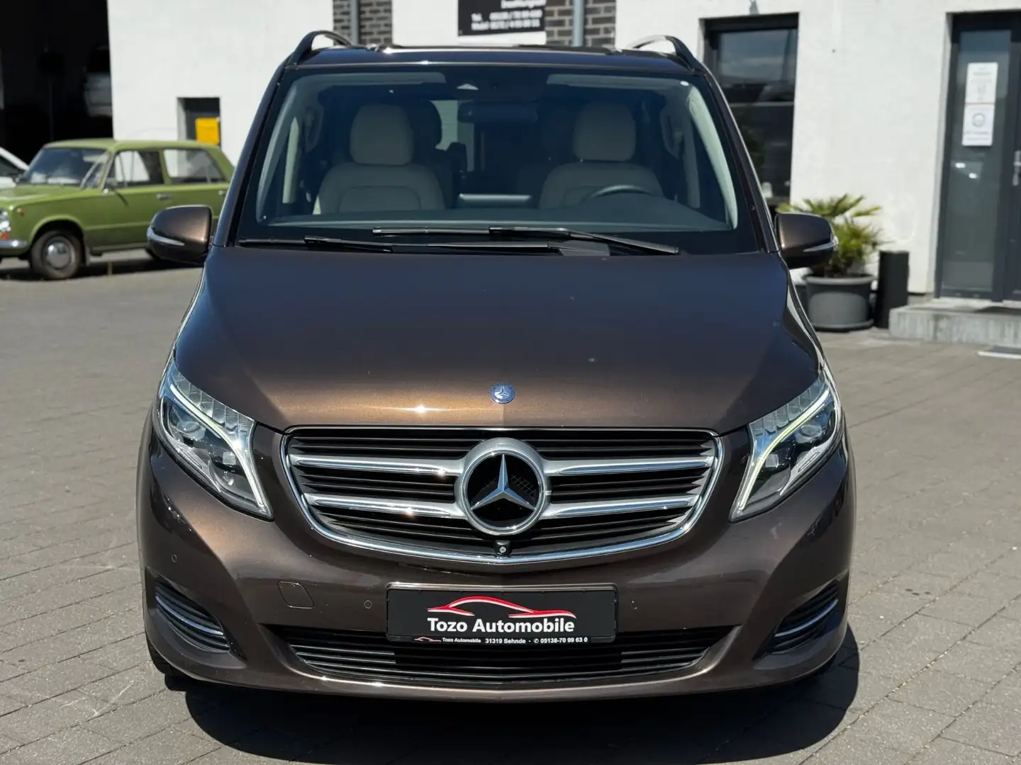 Mercedes-Benz V 250 CDI AVANTGARDE*LEDER*306°KAMERA*AHK*2HAND* Marrón - 2