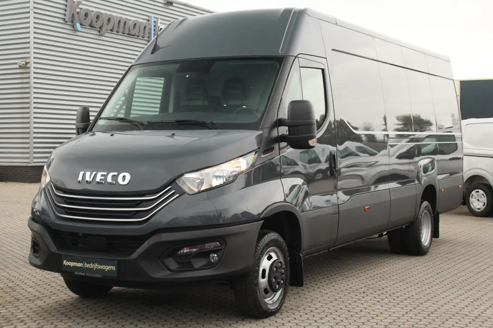 Iveco Daily 35C18V 3.0 180pk 410L L4H2 Dubbellucht | Automaat Grijs - 2