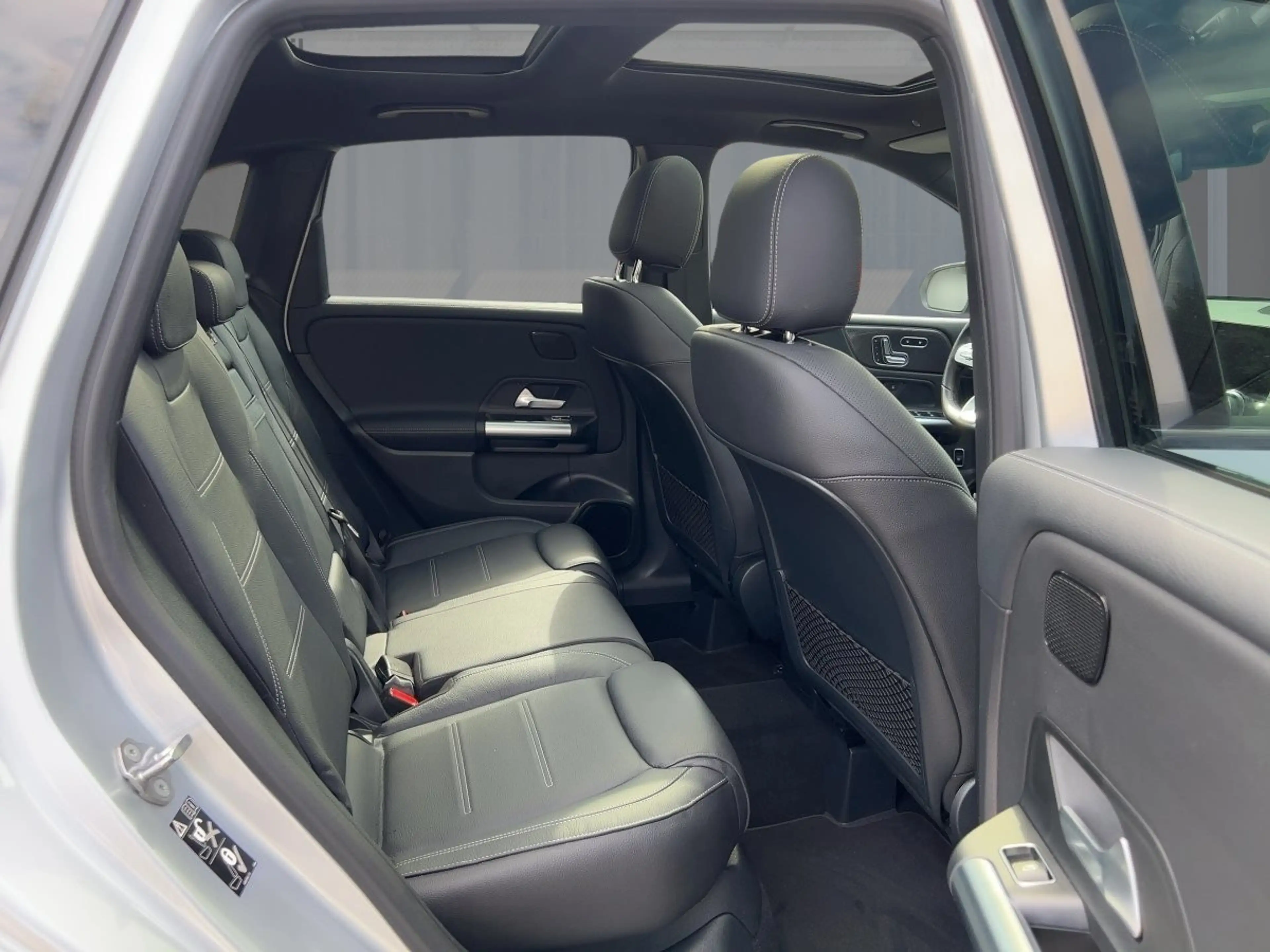 Mercedes-Benz B 220 AMG Line 4Matic — photo 9