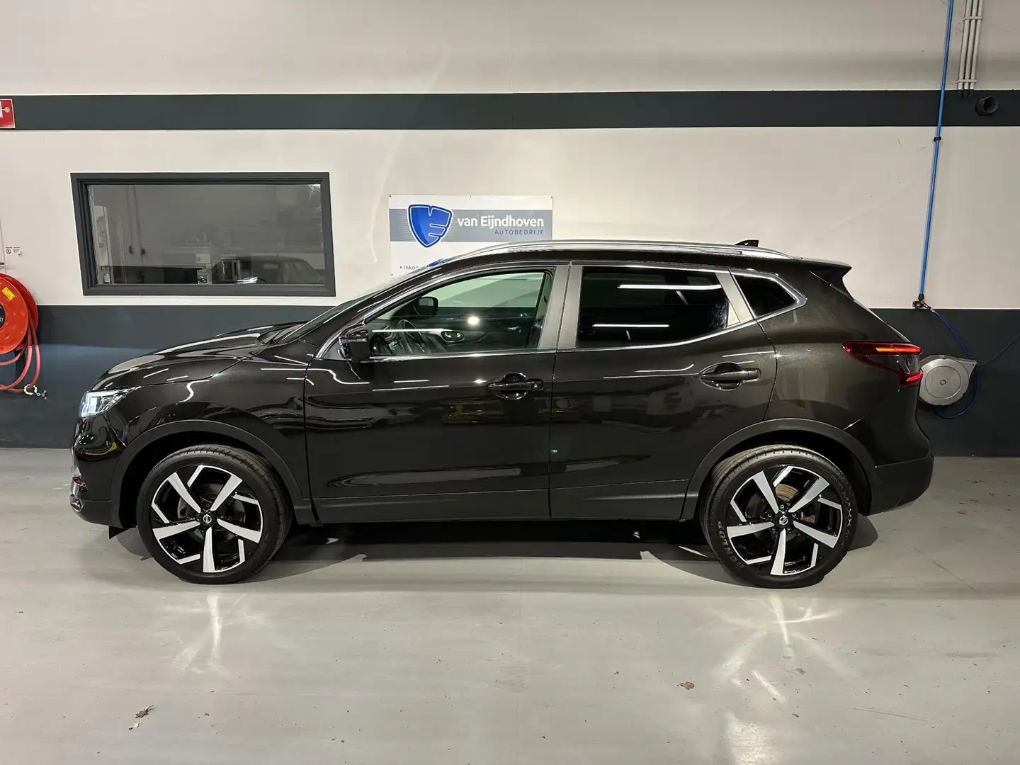 Nissan Qashqai 1.3 DIG-T Premium Edition Leer|Trekh|LED Noir - 2
