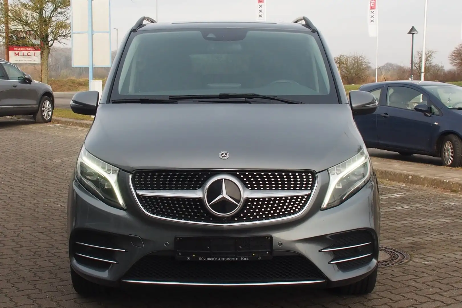 Mercedes-Benz V 300 d EDITION 4MATIC lang/AMG/1.Hand/Kamera/19´ Grau - 2