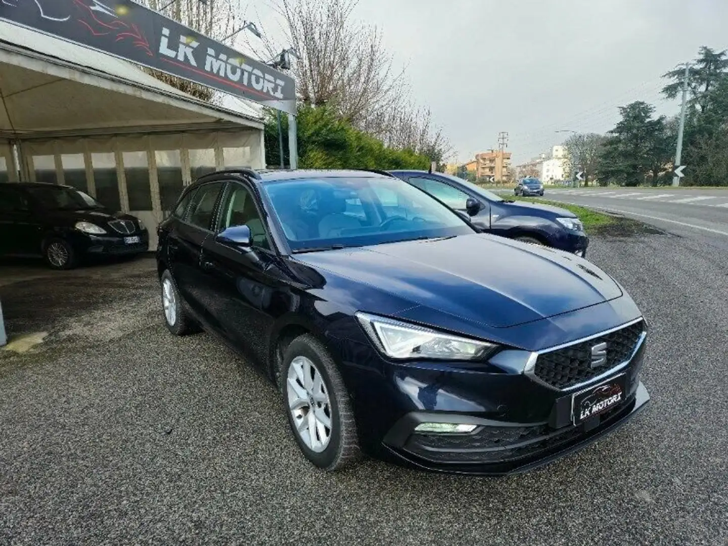 SEAT Leon Sportstourer 2.0 TDI 116 CV Style Bleu - 2