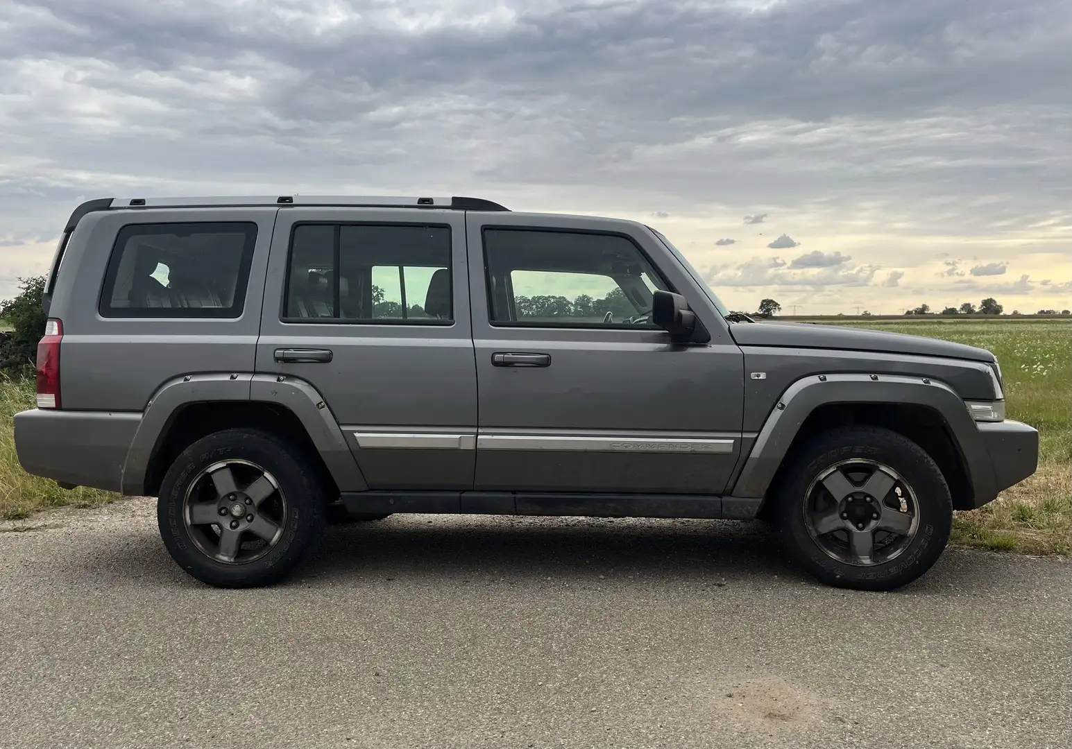 Jeep Commander 3.0 V6 CRD Limited Сірий - 1