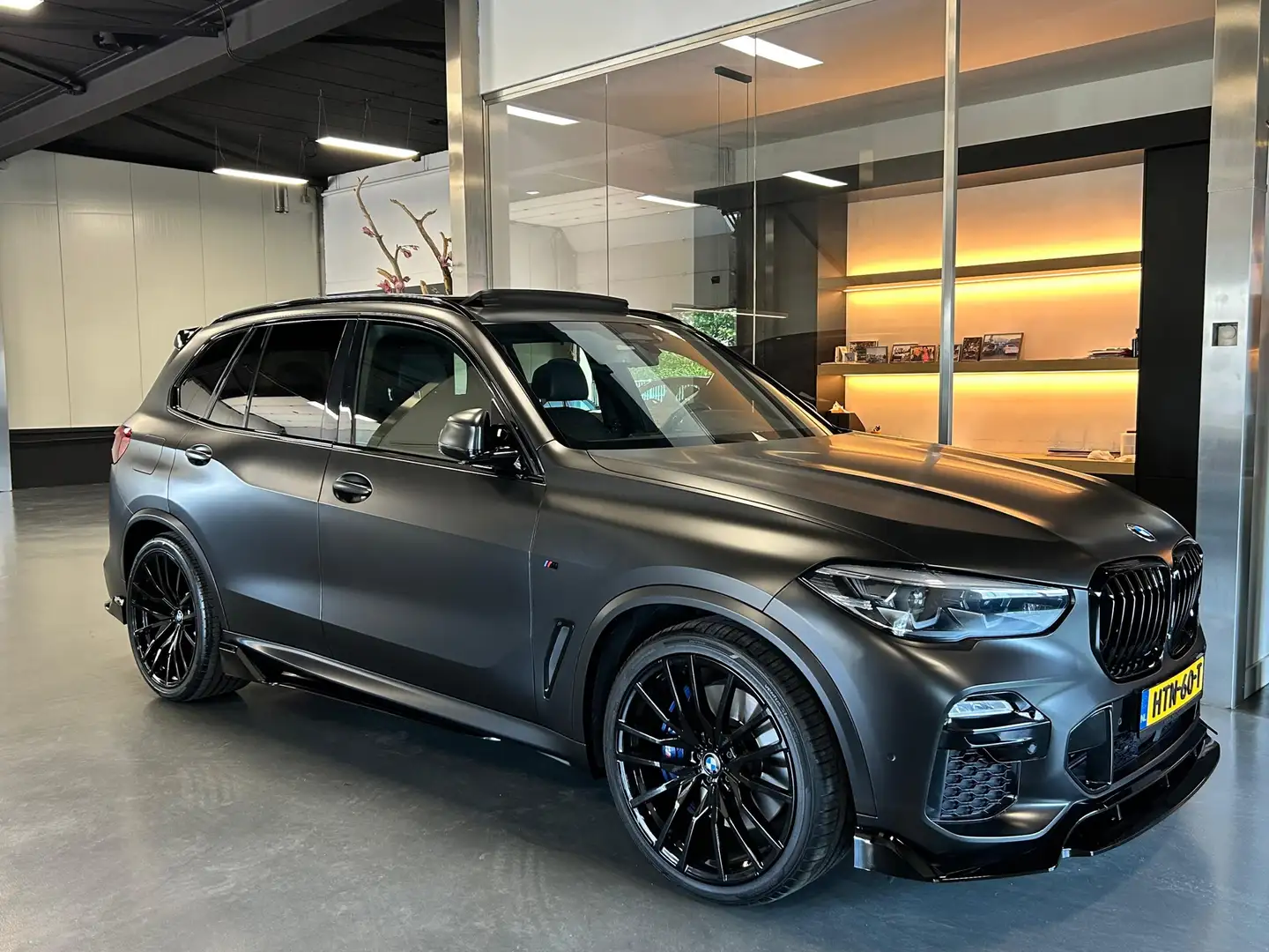 BMW X5 XDrive 45e M Performance 394PK High Executive Full Zwart - 1