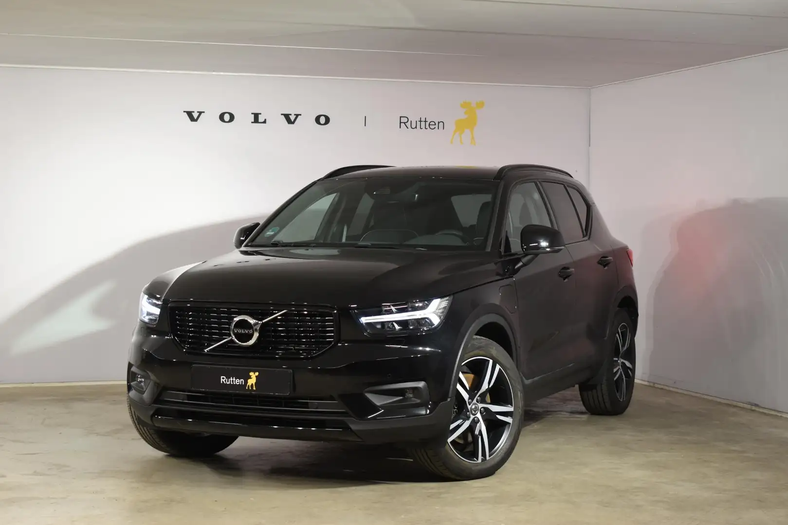 Volvo XC40 T5 262PK Automaat Recharge R-Design / Navigatie / Zwart - 2