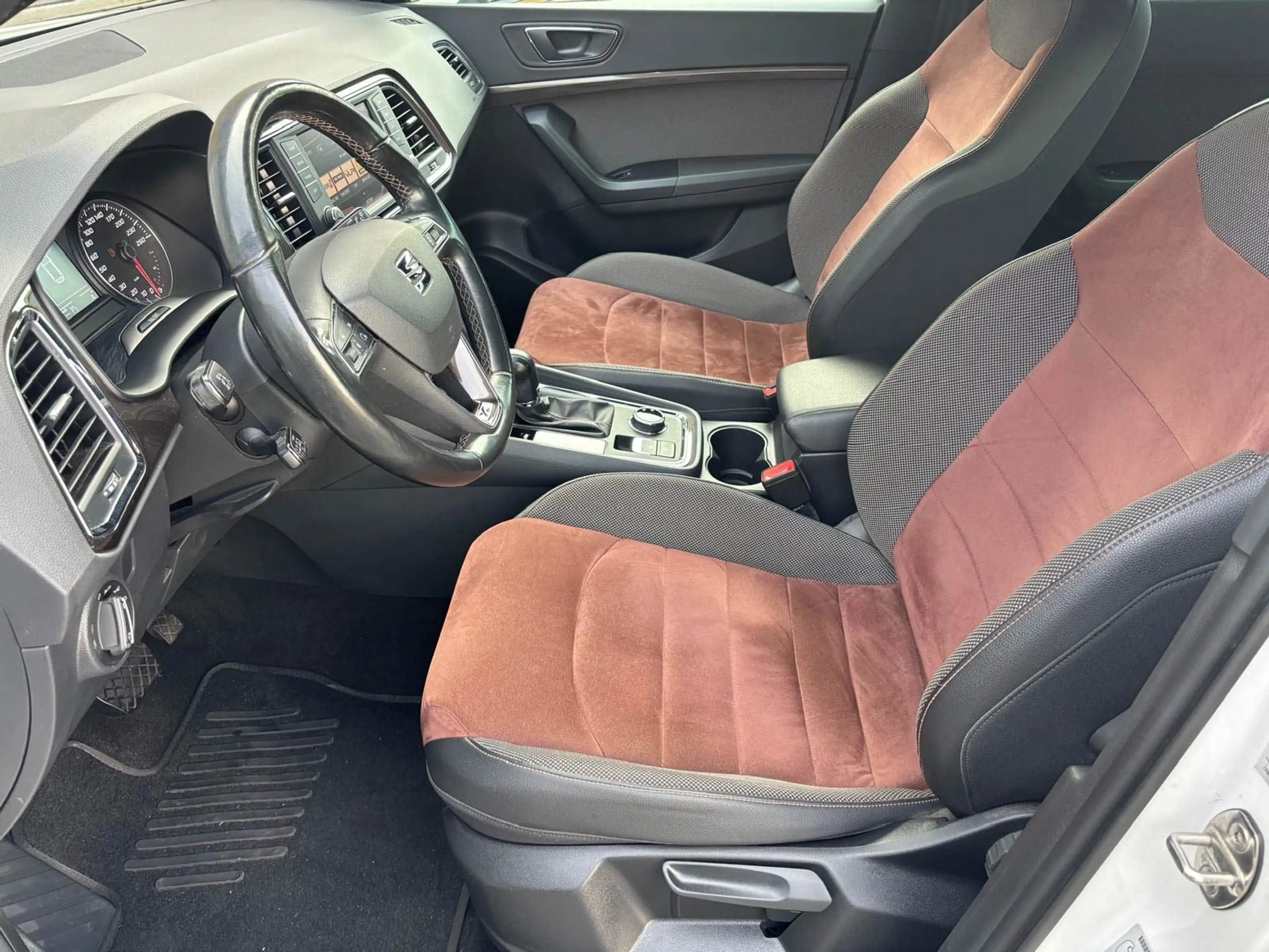 SEAT Ateca Xcellence Aut. AHK CarPlay Alcantara — photo 11