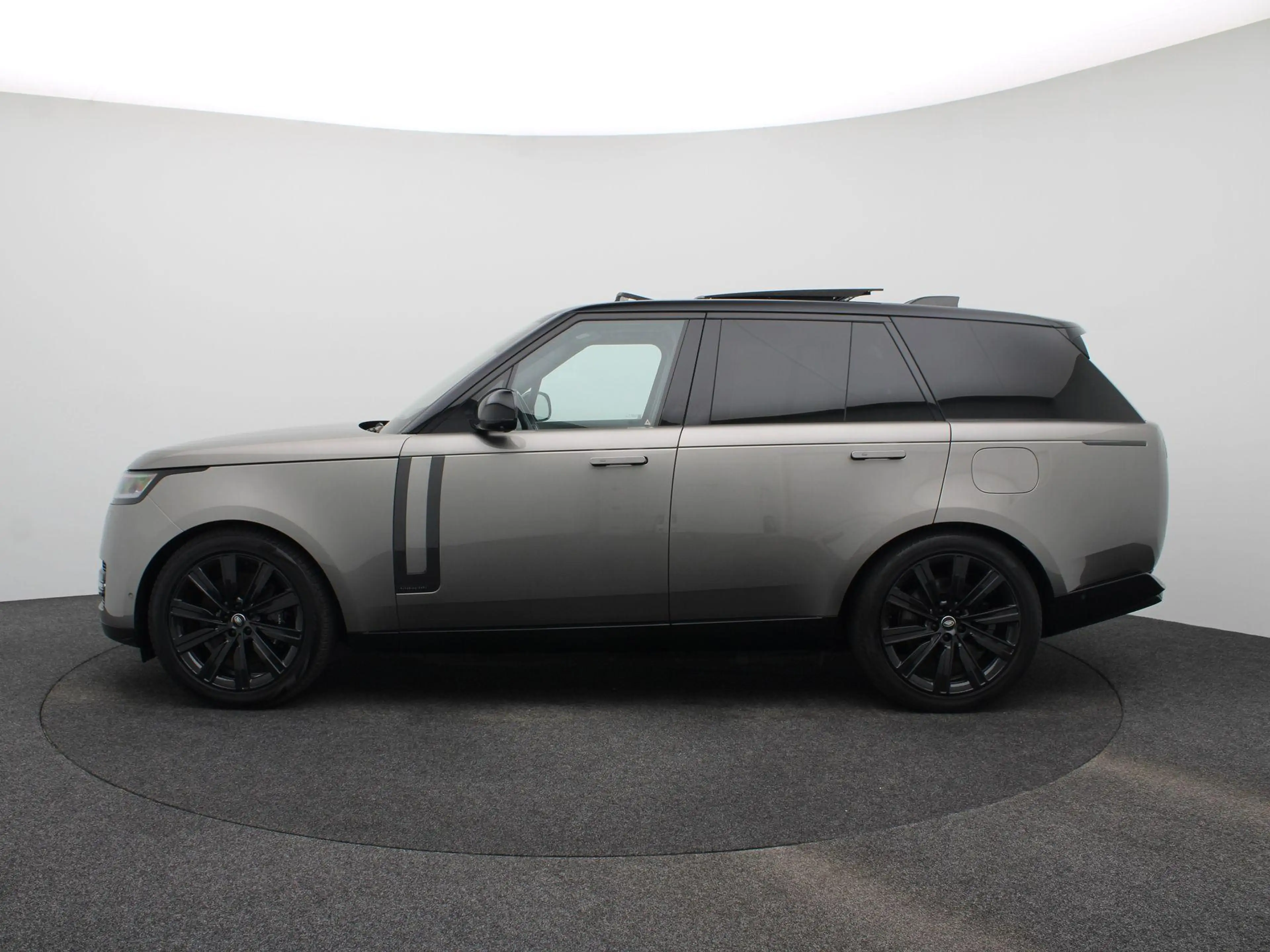 Land Rover Range Rover 3.0 P510e Autobiography PHEV — photo 4