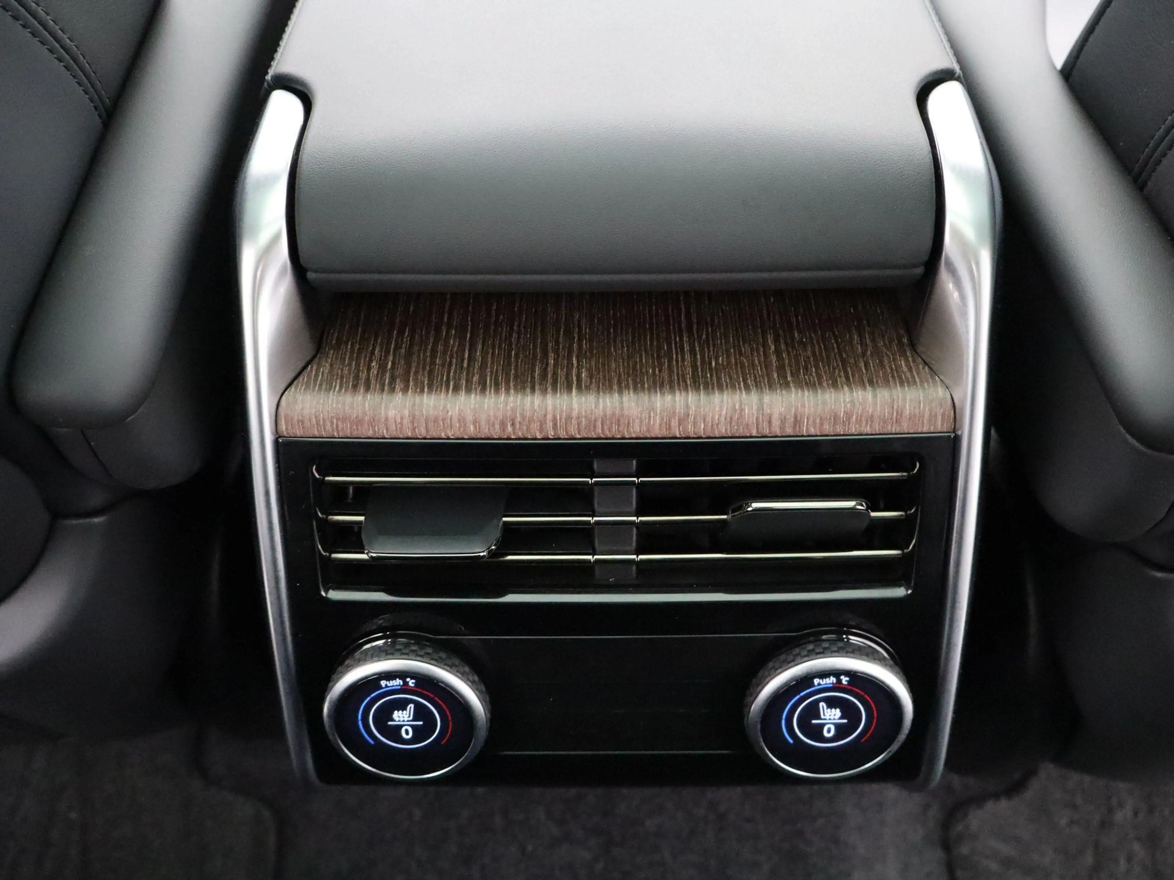 Land Rover Range Rover 3.0 P510e Autobiography PHEV — photo 8