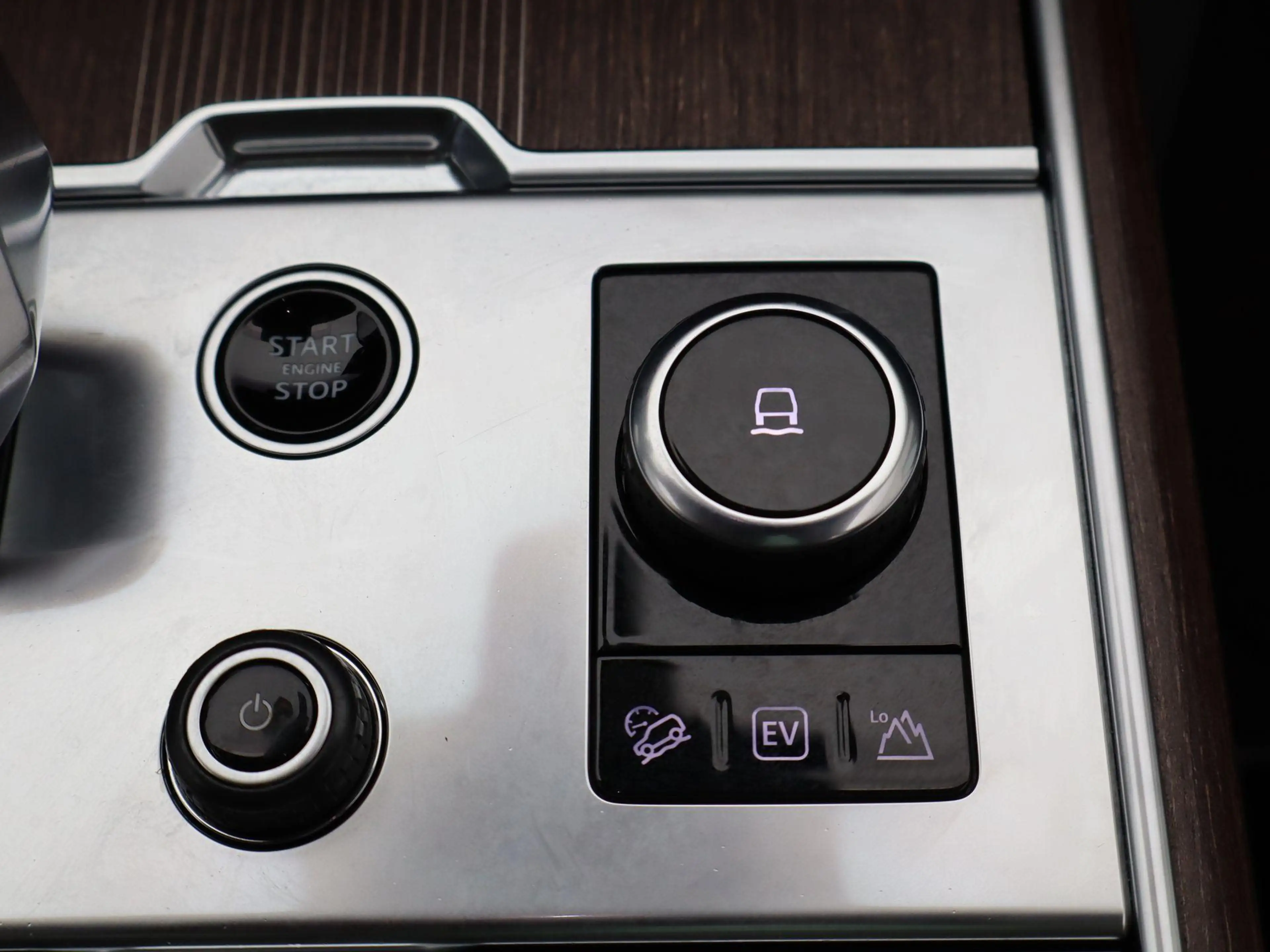 Land Rover Range Rover 3.0 P510e Autobiography PHEV — photo 15
