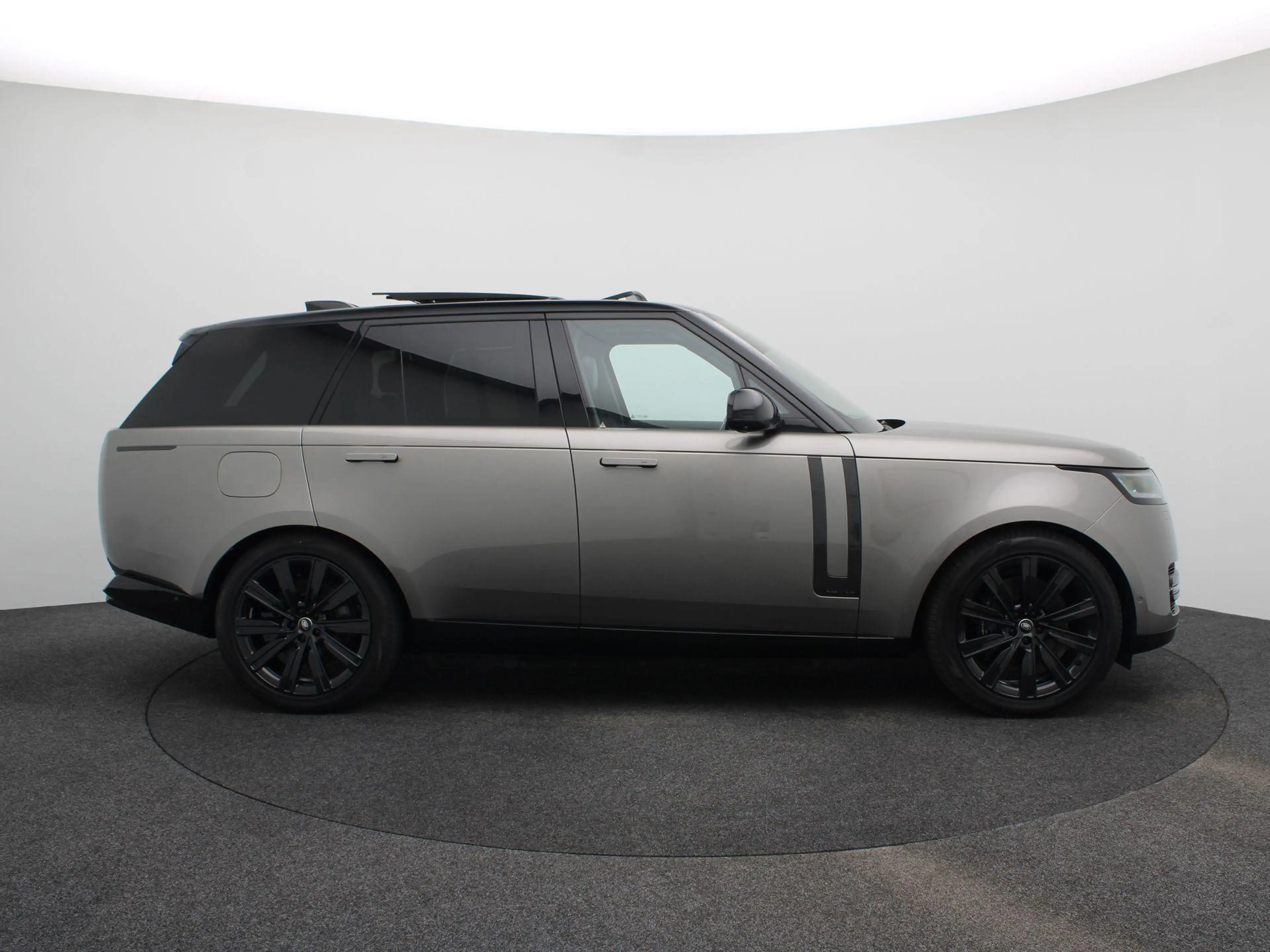 Land Rover Range Rover 3.0 P510e Autobiography PHEV — photo 6
