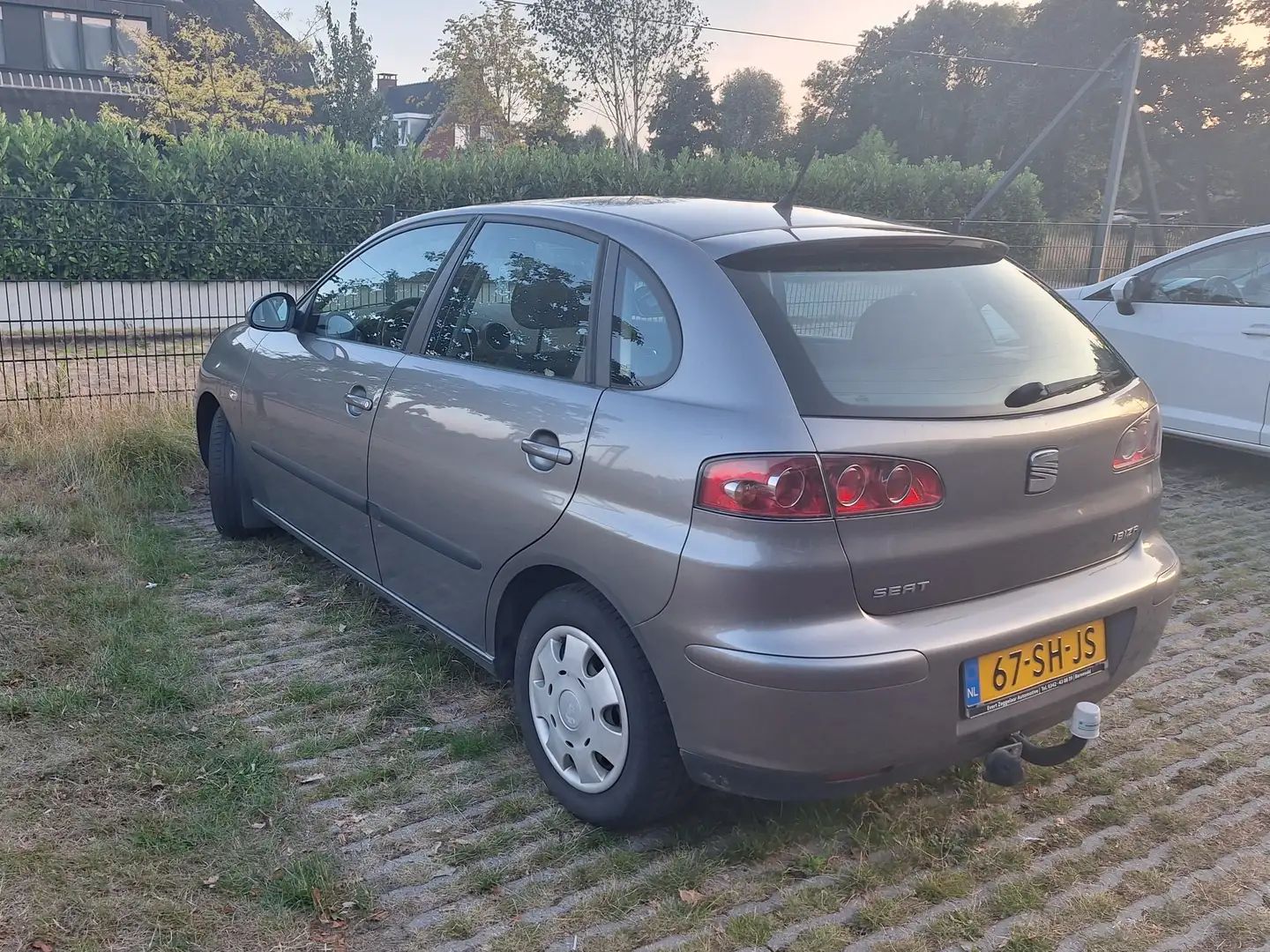 SEAT Ibiza Ibiza 1.4-16V Sensation Gris - 2