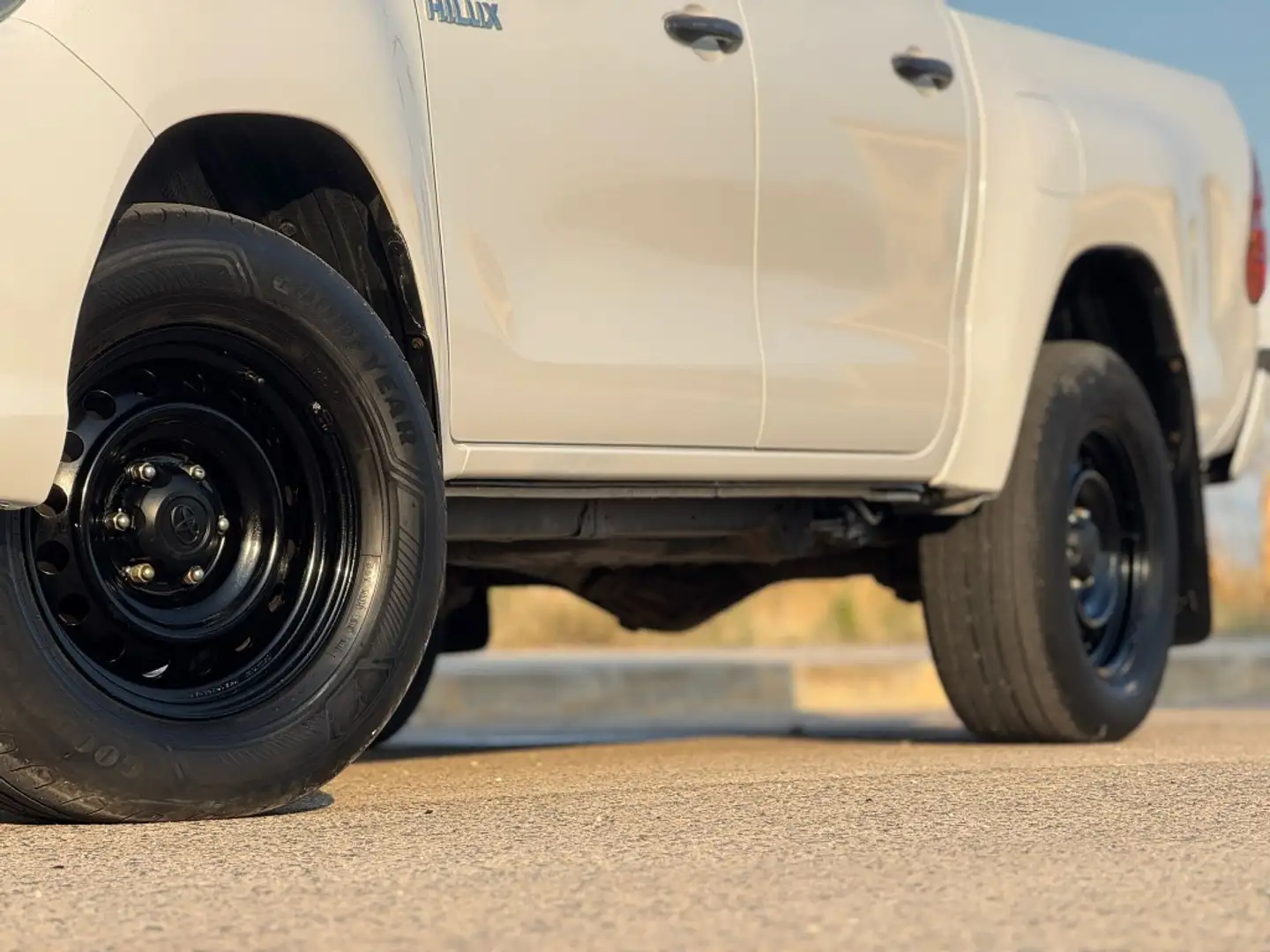 Toyota Hilux Cabina Doble GX Blanco - 2