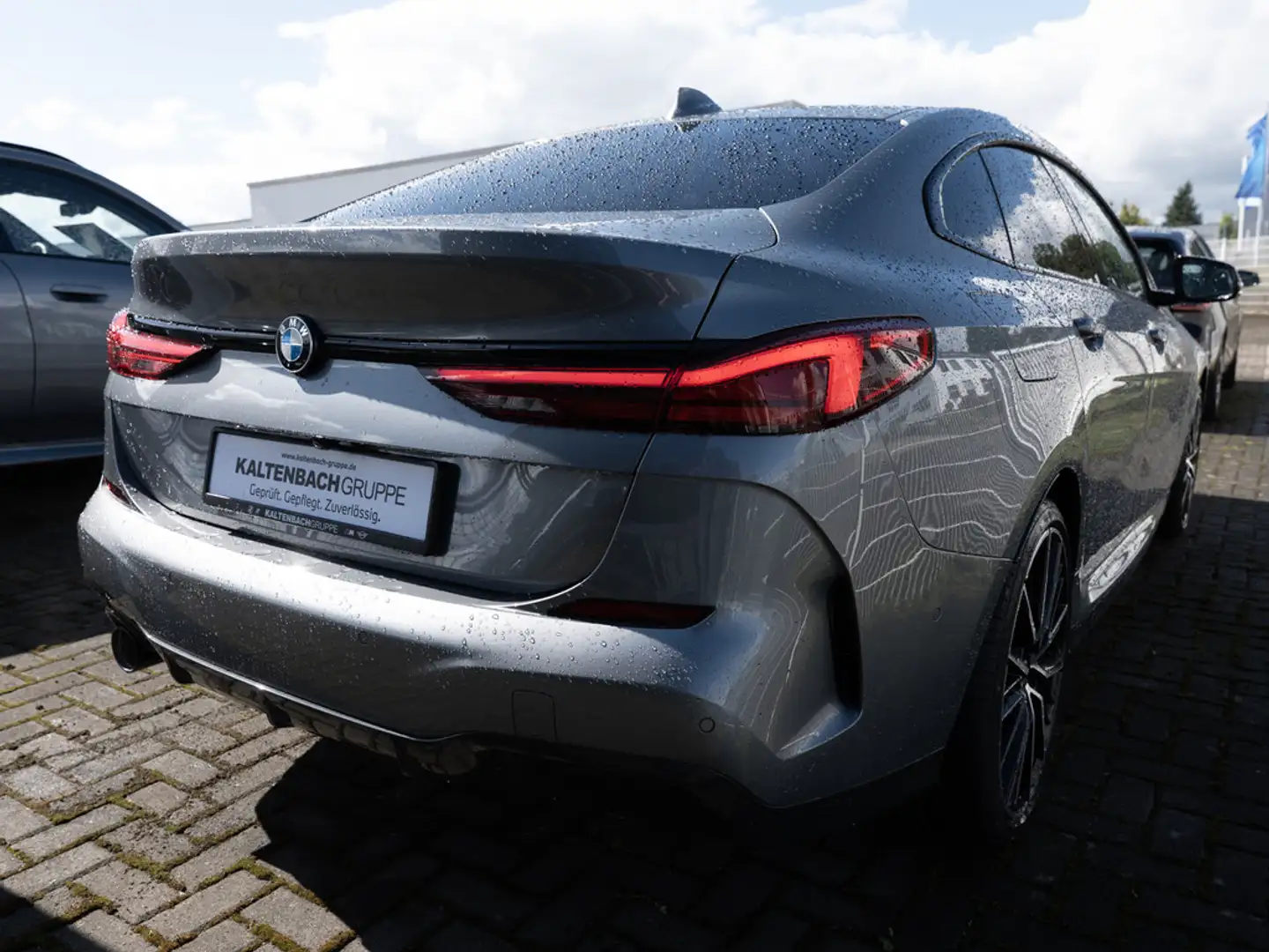 BMW 218 i Gran Coupe M-Sport LED ALUFELGEN 19 ZOLL Grijs - 2