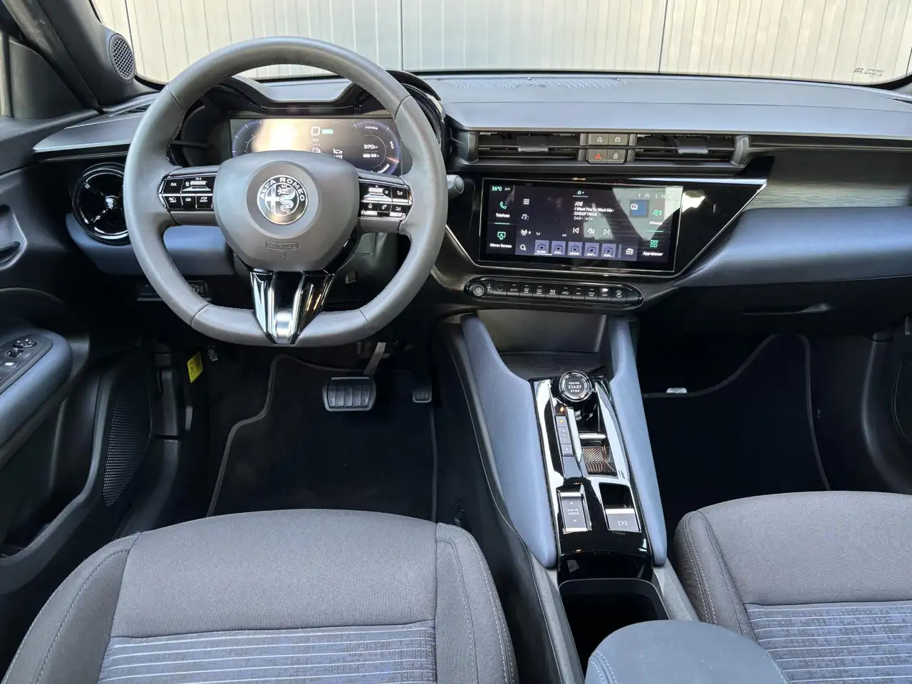 Alfa Romeo Junior 2025 — фото 13
