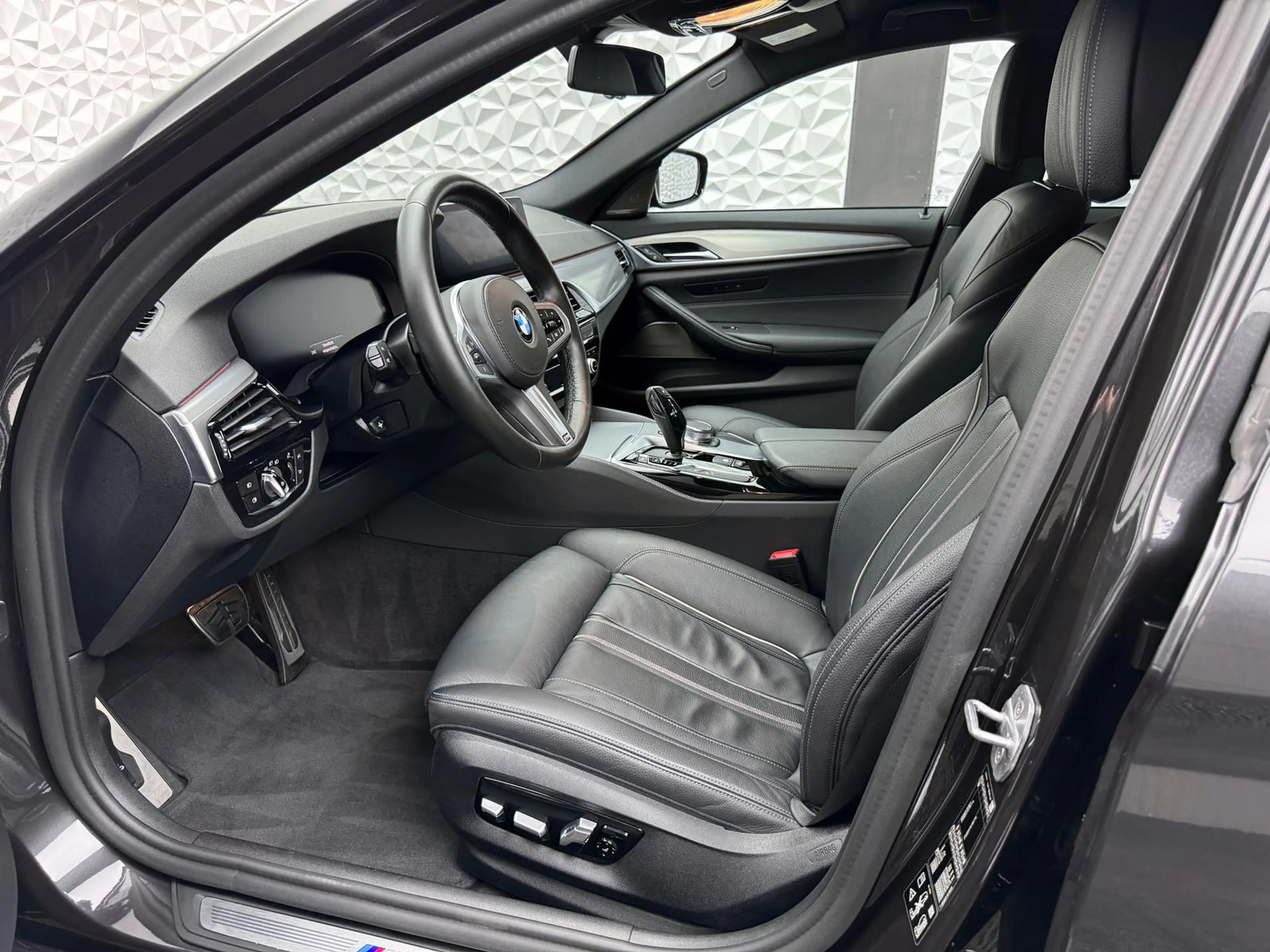 BMW 540 d*XDRIVE*M-PAKET*AHK*H&K*LIVE*360°HUD*KEYL*DAB — photo 7
