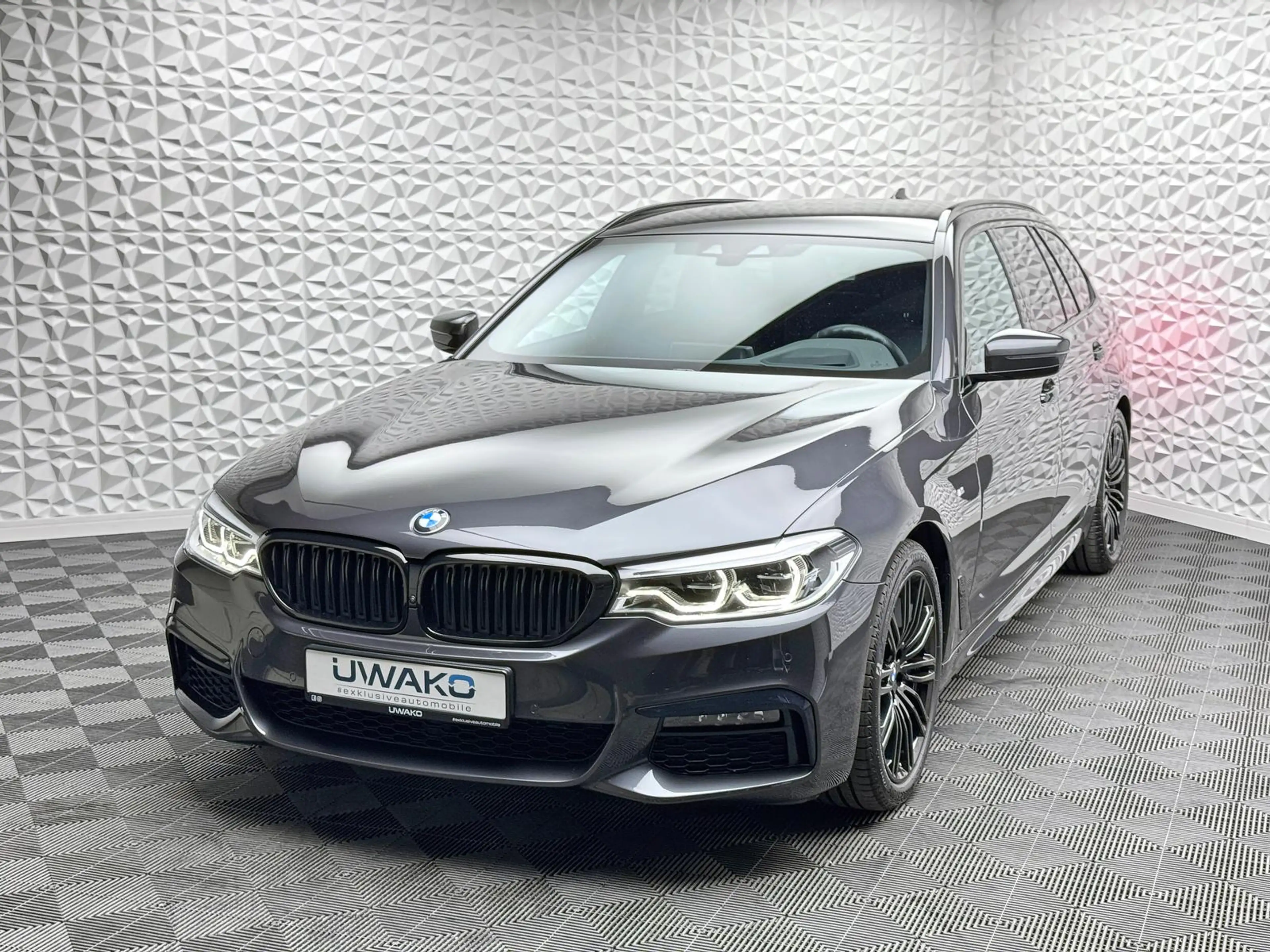 BMW 540 d*XDRIVE*M-PAKET*AHK*H&K*LIVE*360°HUD*KEYL*DAB — photo 2