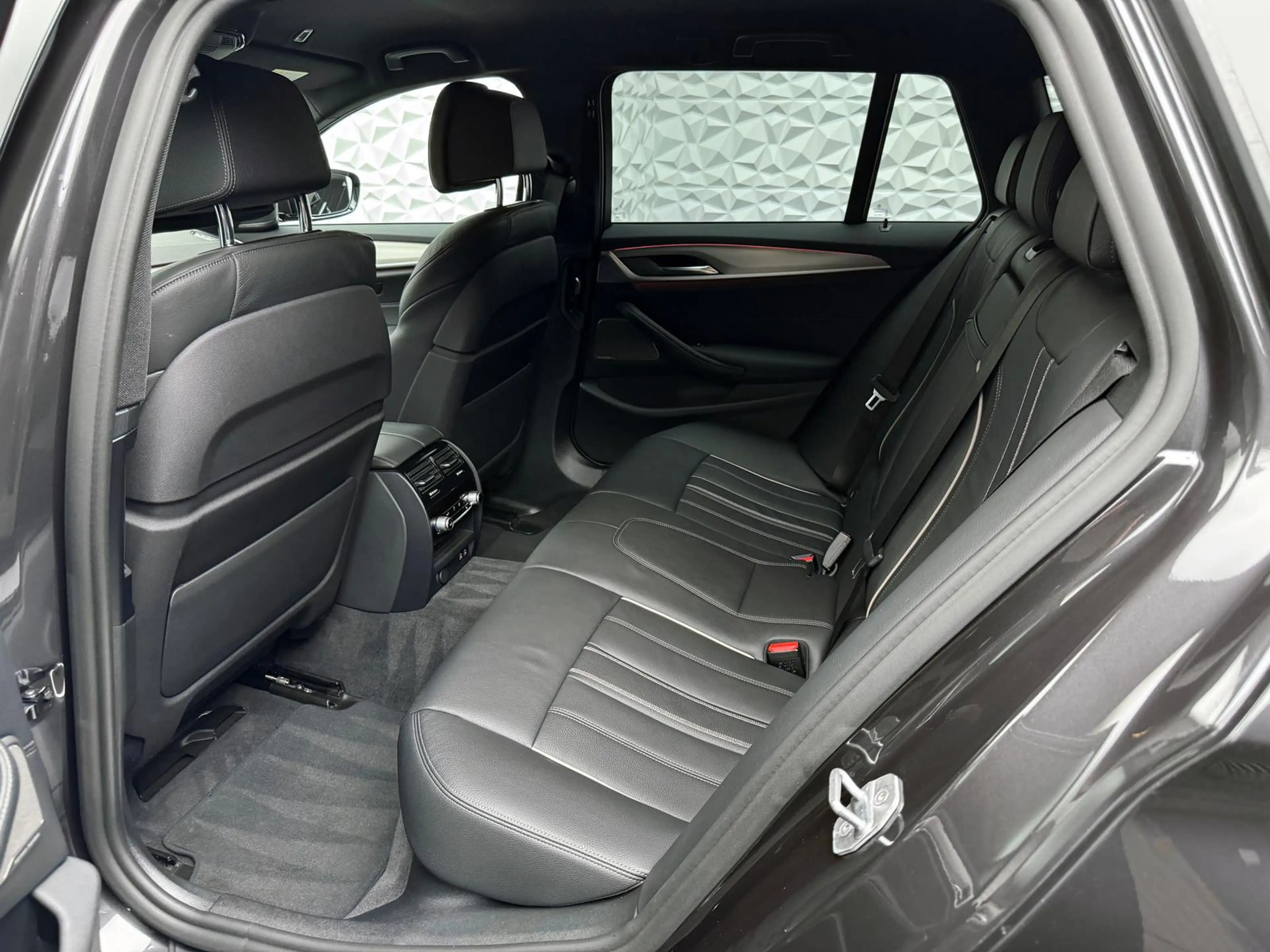BMW 540 d*XDRIVE*M-PAKET*AHK*H&K*LIVE*360°HUD*KEYL*DAB — photo 11