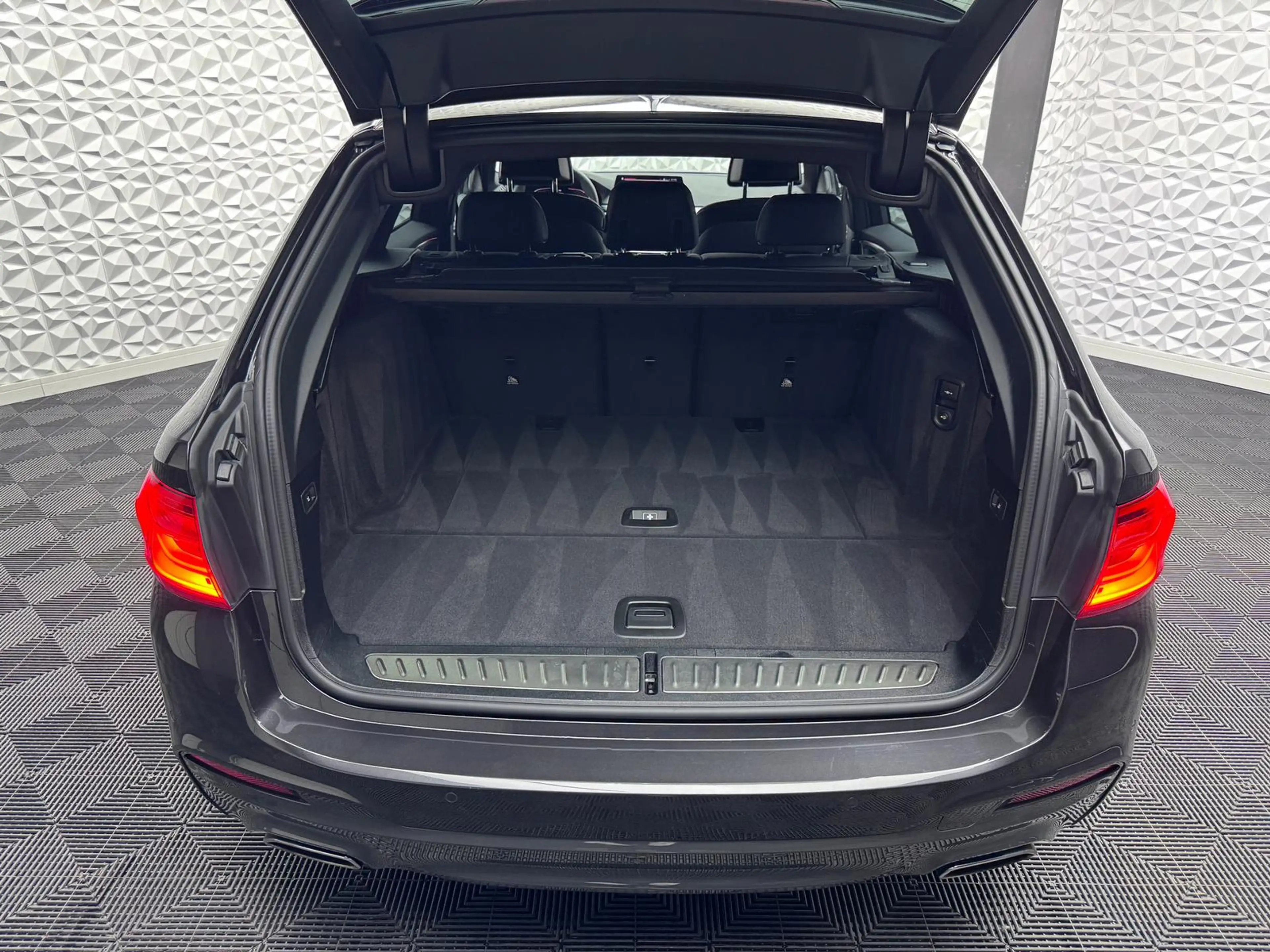 BMW 540 d*XDRIVE*M-PAKET*AHK*H&K*LIVE*360°HUD*KEYL*DAB — photo 14