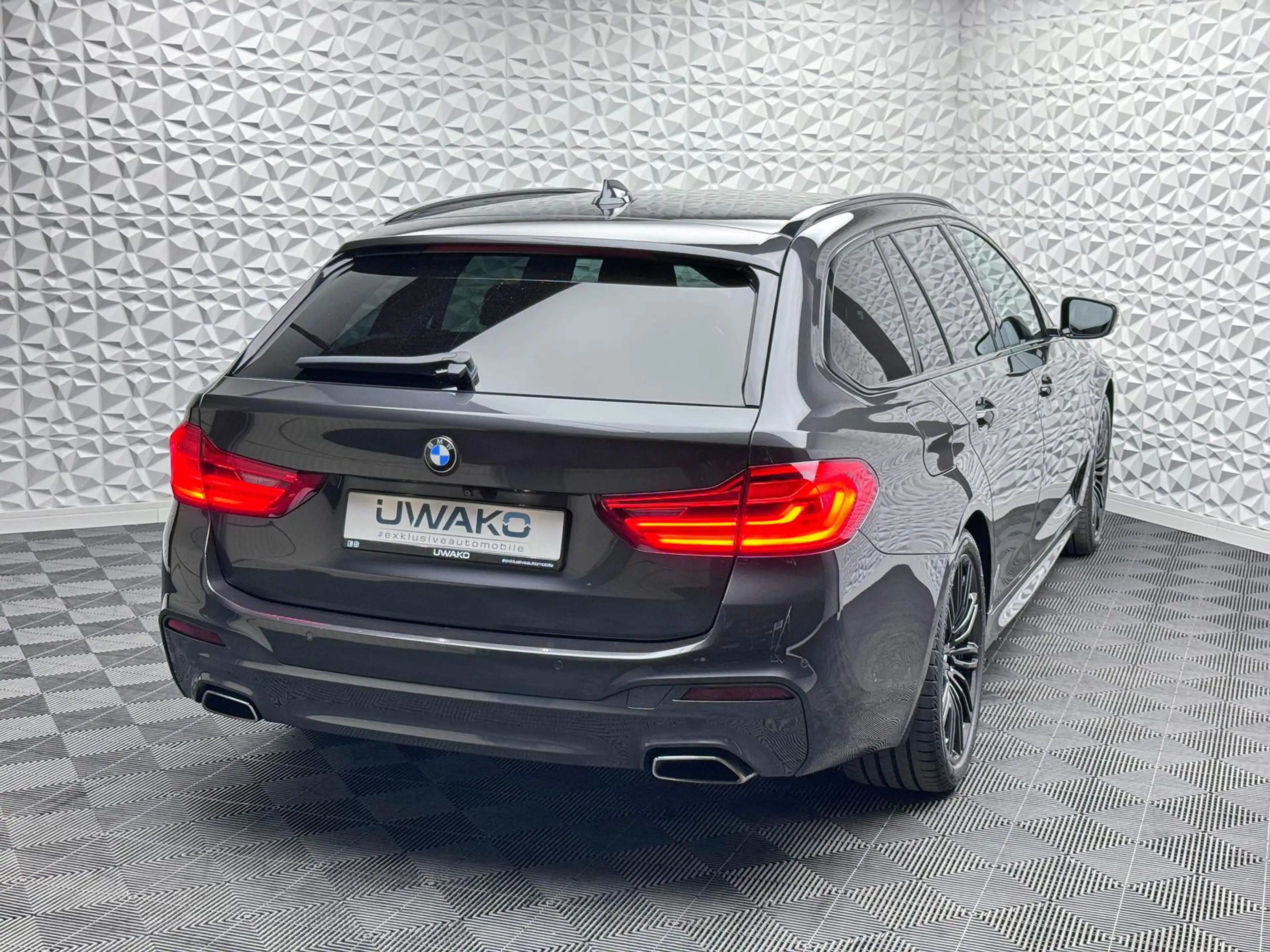 BMW 540 d*XDRIVE*M-PAKET*AHK*H&K*LIVE*360°HUD*KEYL*DAB — photo 3