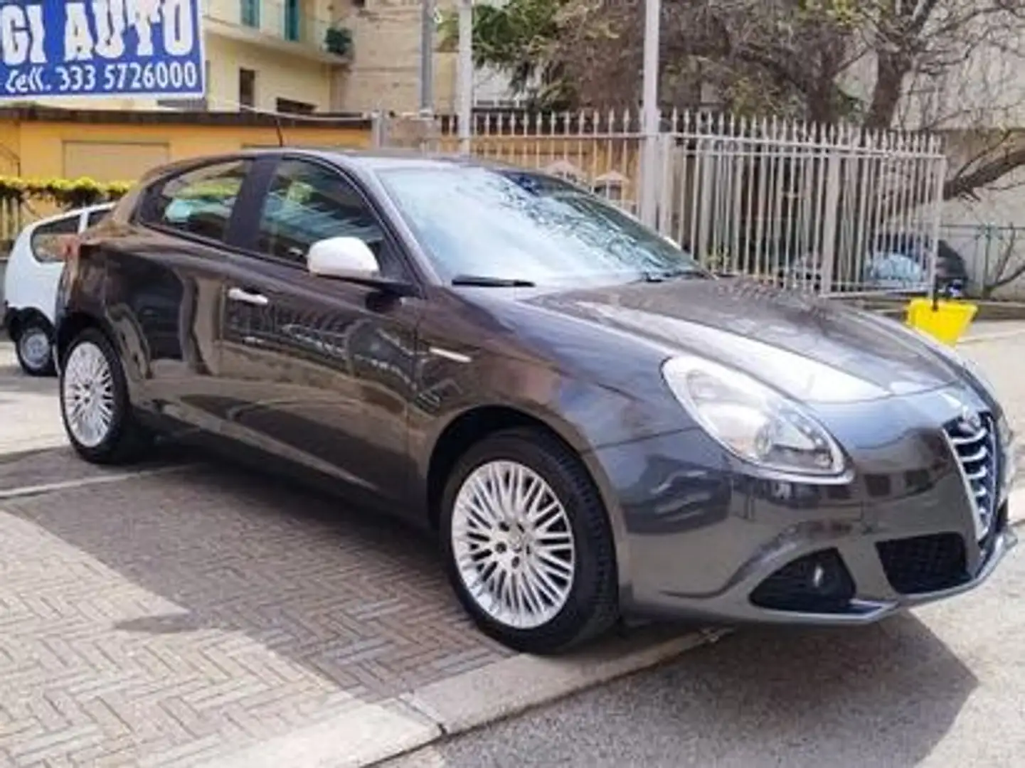 Alfa Romeo Giulietta Giulietta 2.0 jtdm(2) Distinctive 140cv Grijs - 1