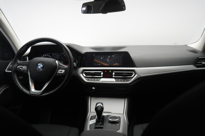 BMW 318 d Touring Advantage ACC/Kamera/H&K/AHK/ — photo 14