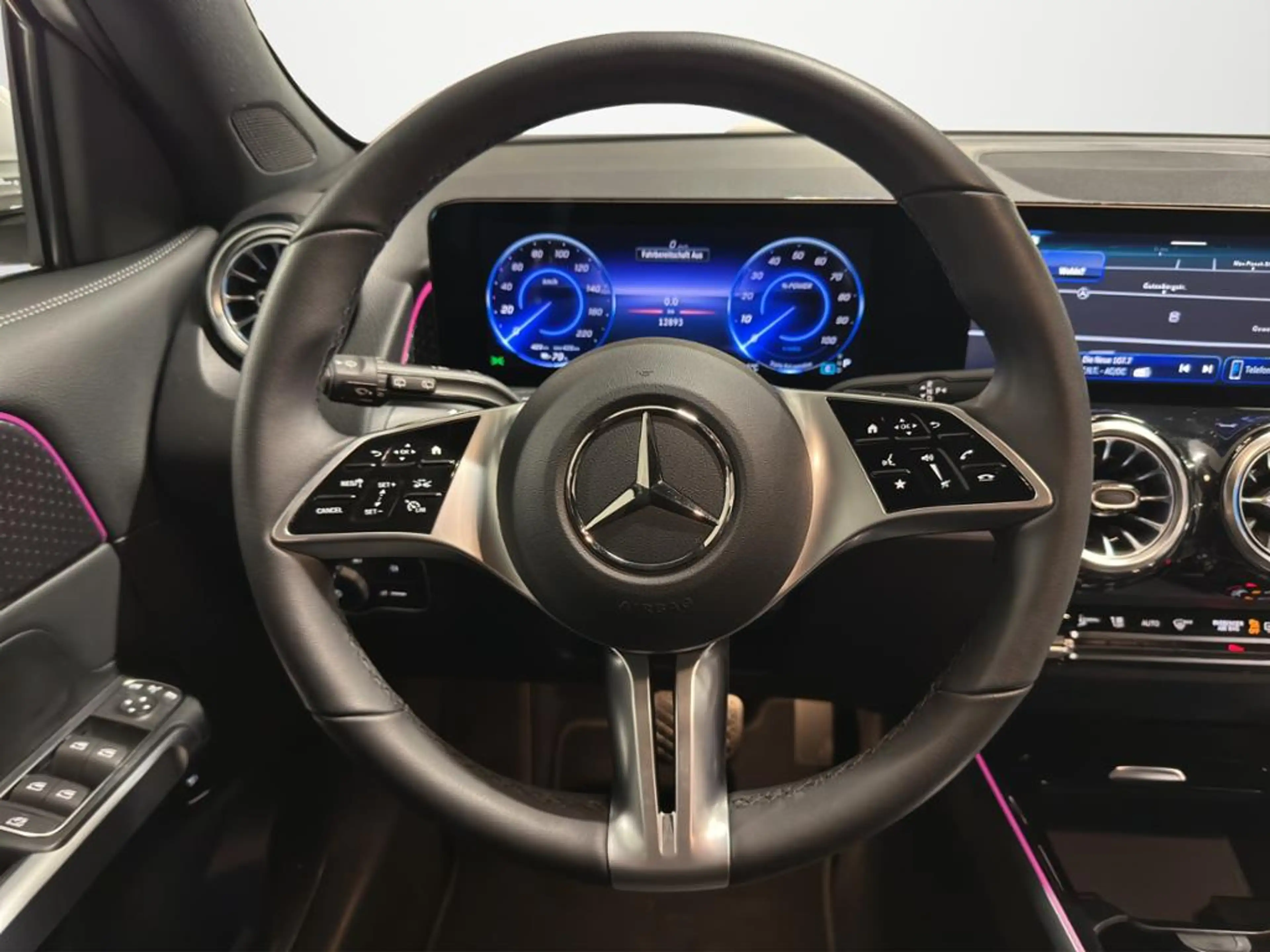 Mercedes-Benz EQB 250 + Progressive *Winter-P*Adv.Sound*Easy-P* — photo 12