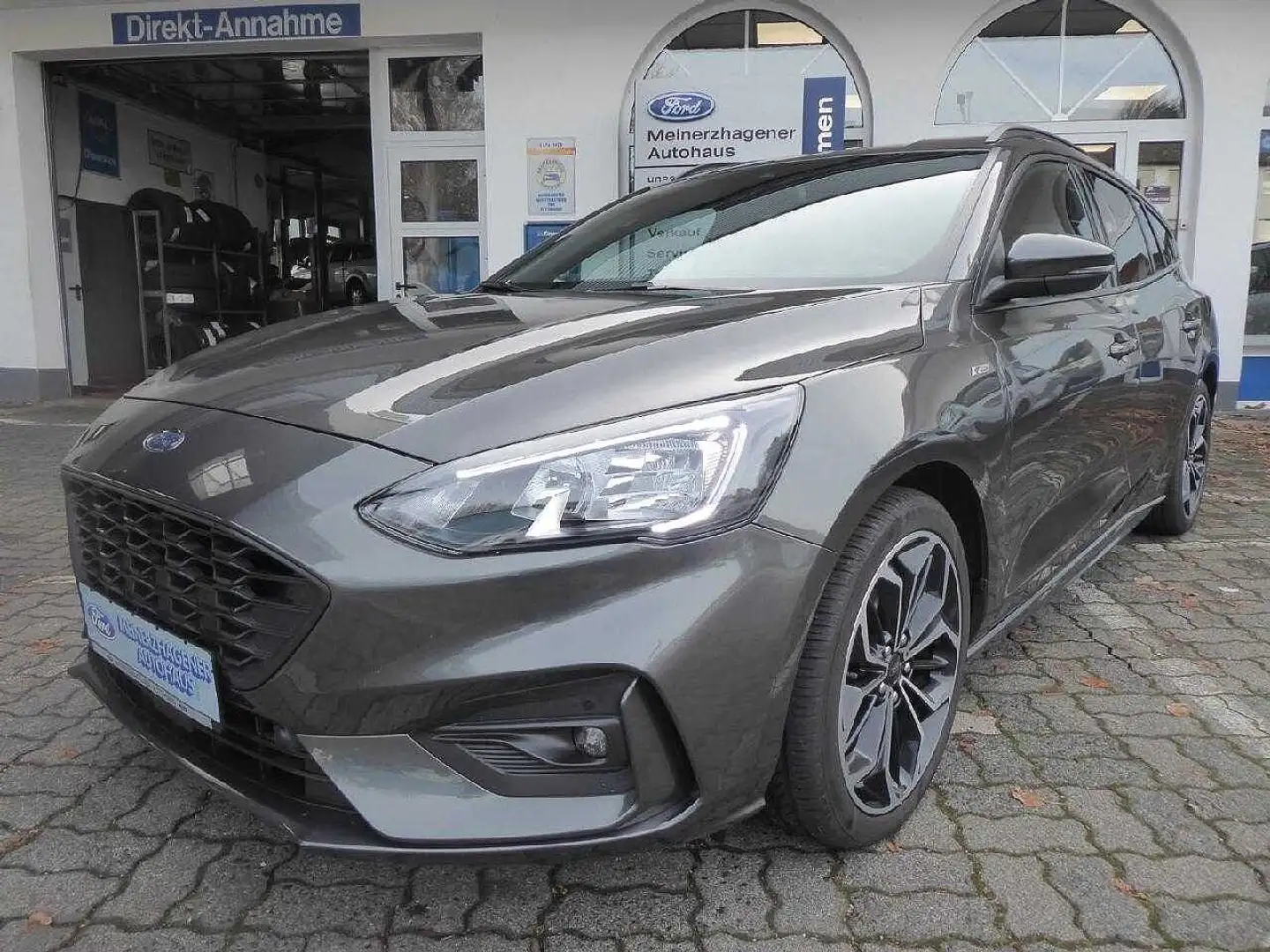 Ford Focus Turnier ST-Line X, Automatik Gris - 1