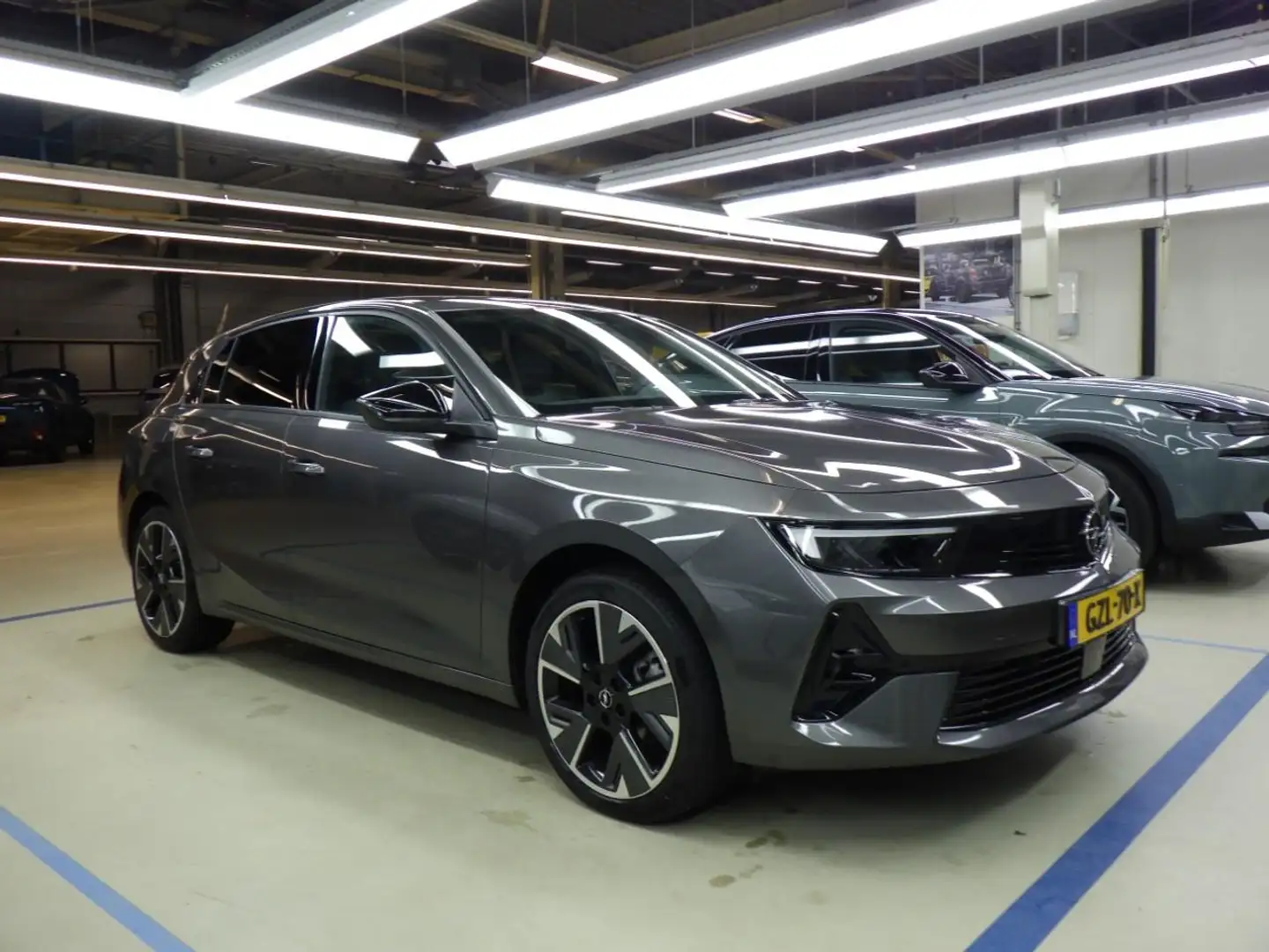 Opel Astra Electric 54 kWh Business Edition | Achteruitrijcam Grau - 2