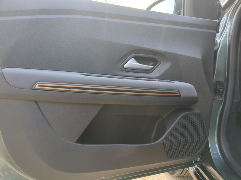 Dacia Jogger TCe 110 Extreme 5-Sitzer+PDC+RFK+LED — photo 13