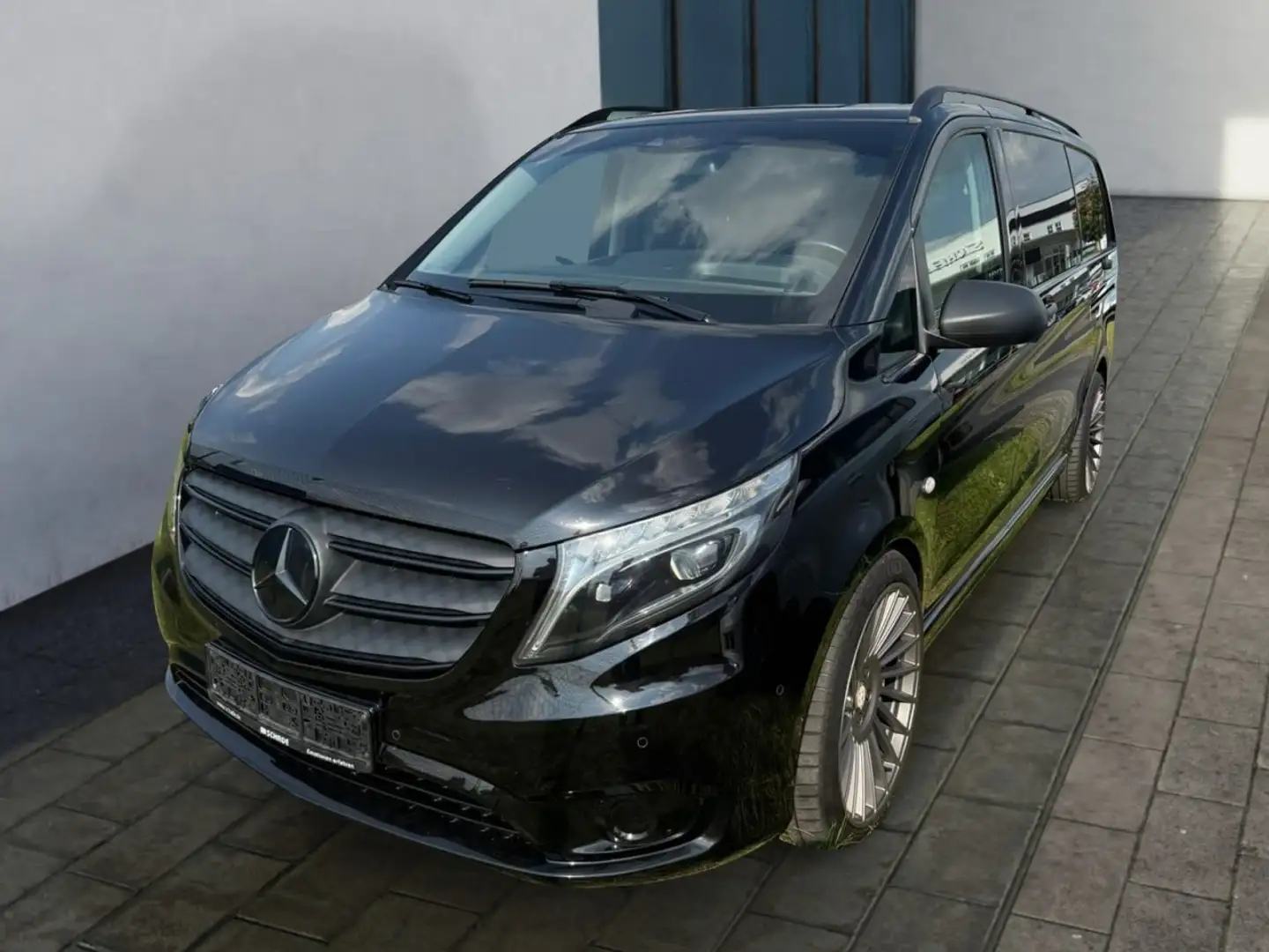 Mercedes-Benz Vito Tourer 124 CDI Base lang*Navi*LED* Klima Navi Schwarz - 1