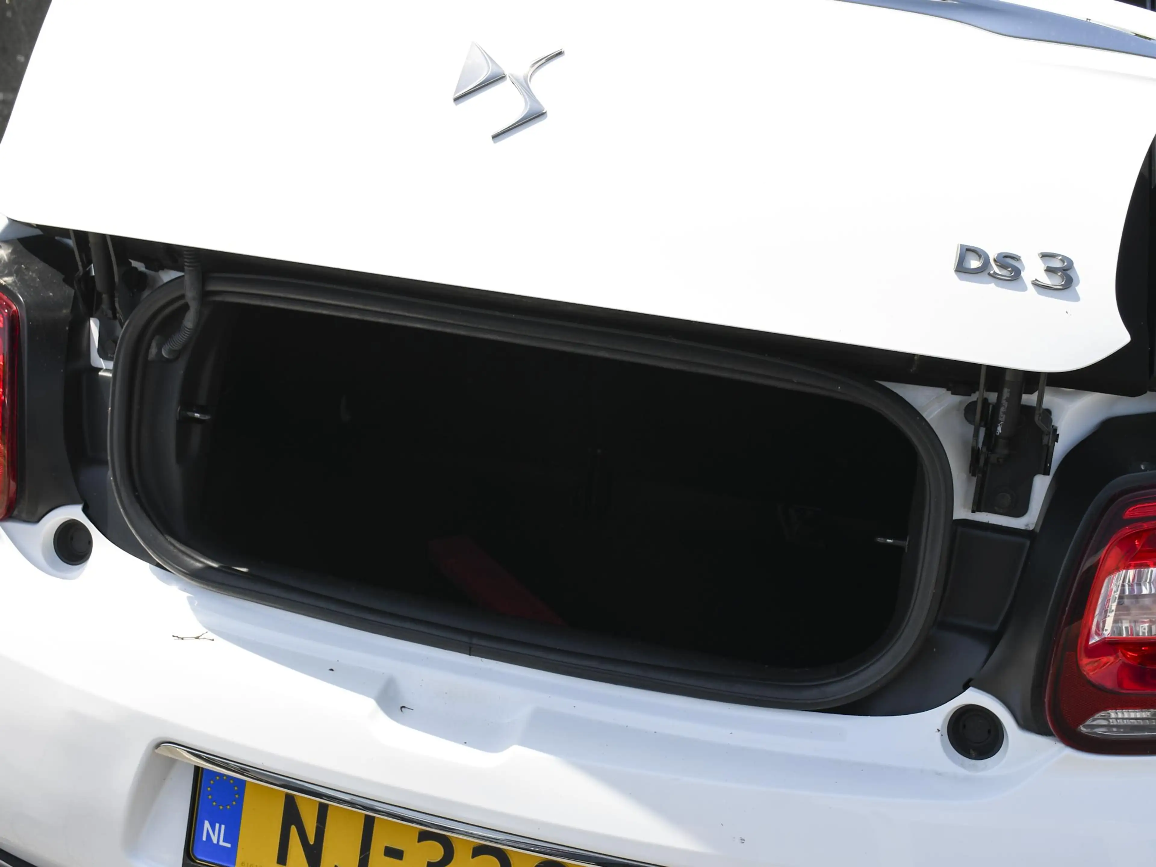 DS Automobiles DS 3 Cabrio So Chic 1.2 PureTech 82pk SOFT-TOP | 16''LM — photo 12