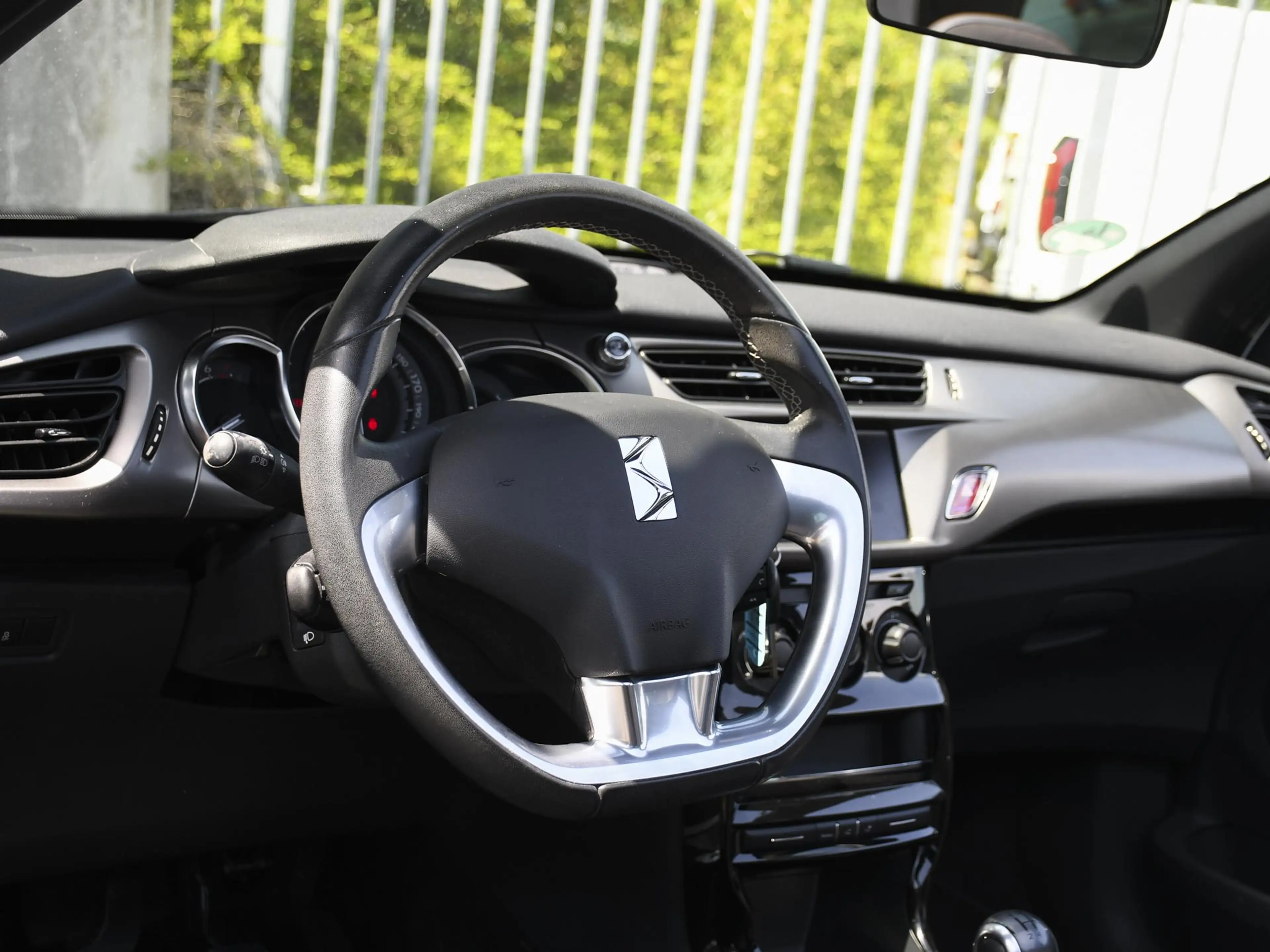 DS Automobiles DS 3 Cabrio So Chic 1.2 PureTech 82pk SOFT-TOP | 16''LM — photo 14