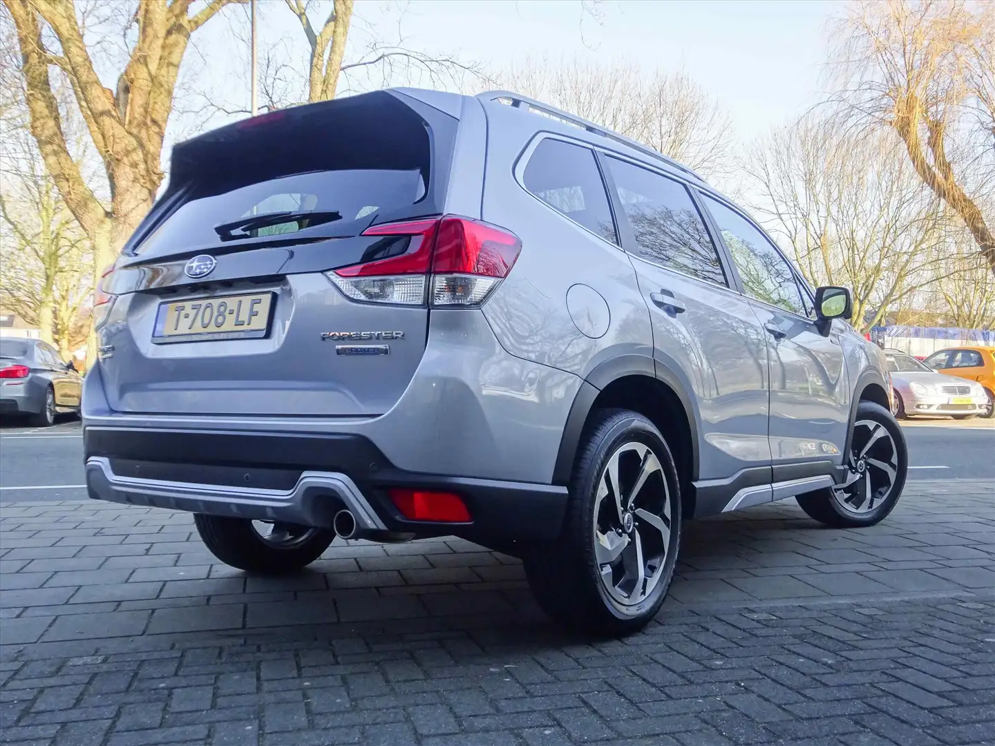 Subaru Forester 2.0i e-BOXER 150pk CVT Premium | ZWART LEDER | PAN Grijs - 2
