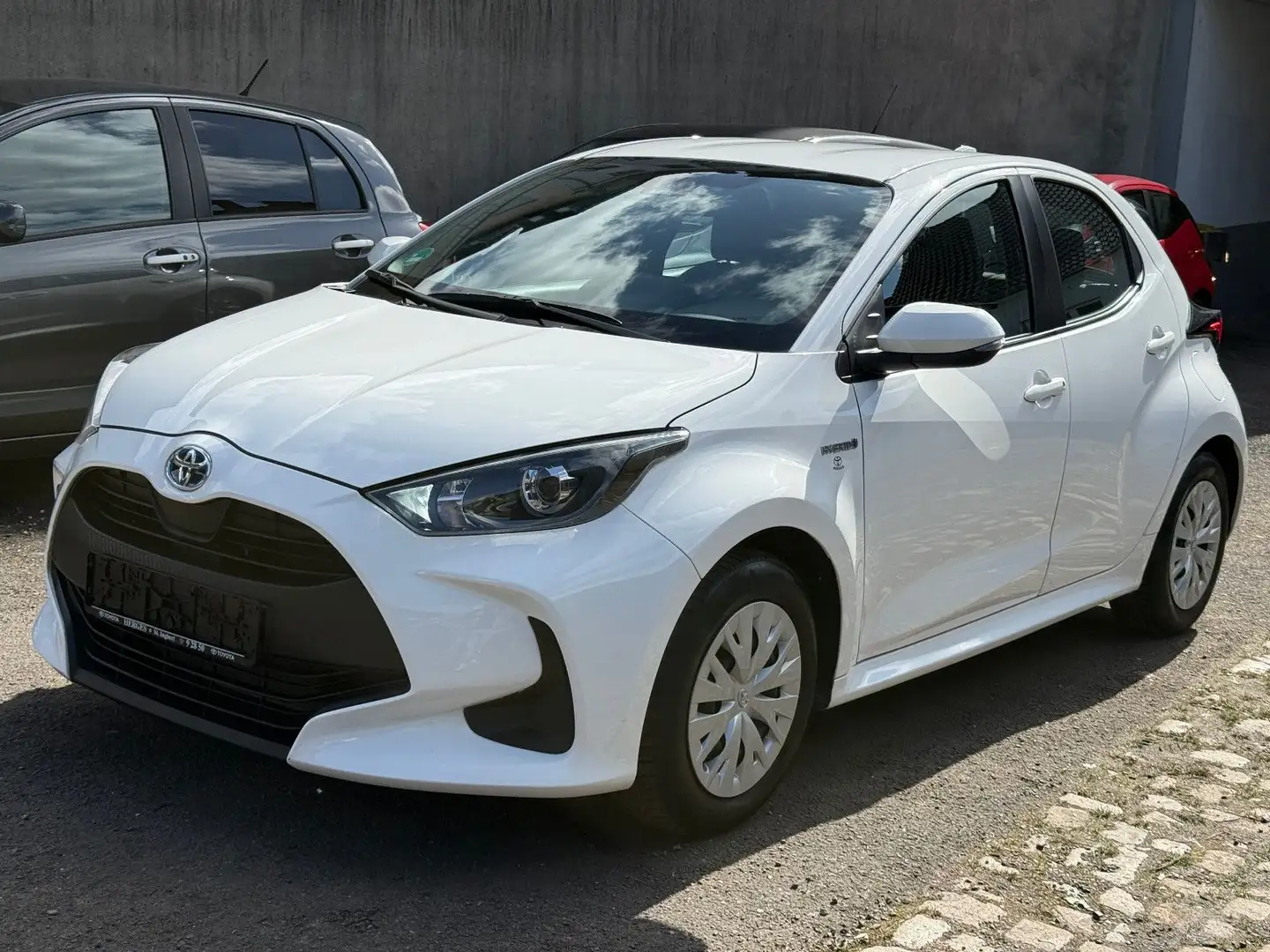 Toyota Yaris Hybrid 1.5 Comfort *1.Hand/Kamera/AHK* Weiß - 1