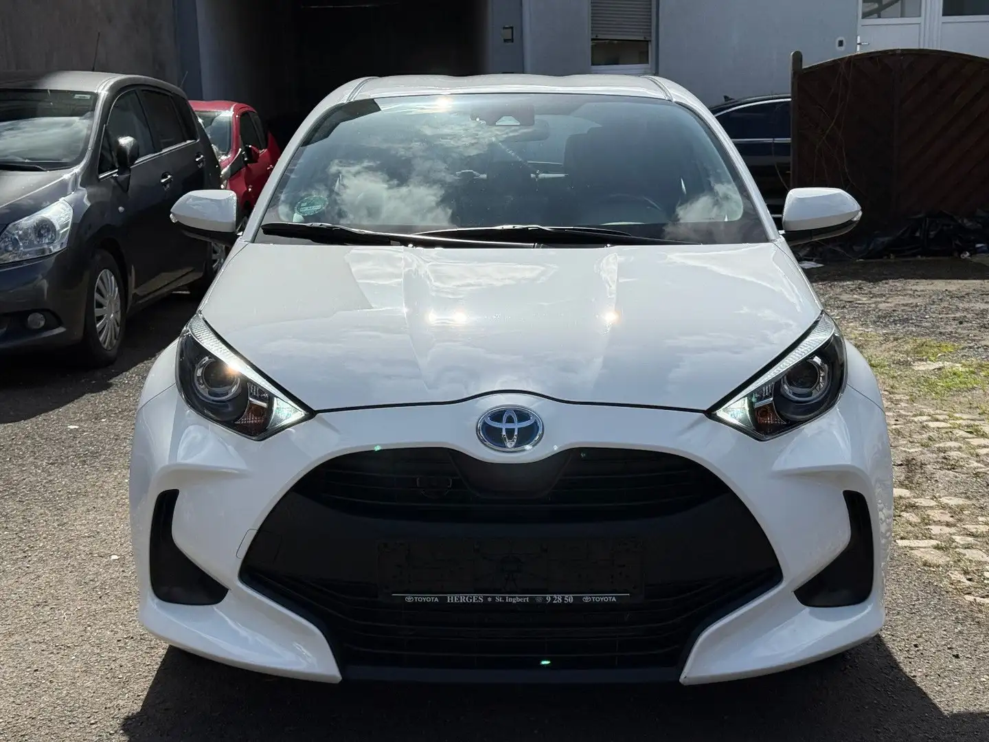 Toyota Yaris Hybrid 1.5 Comfort *1.Hand/Kamera/AHK* Weiß - 2