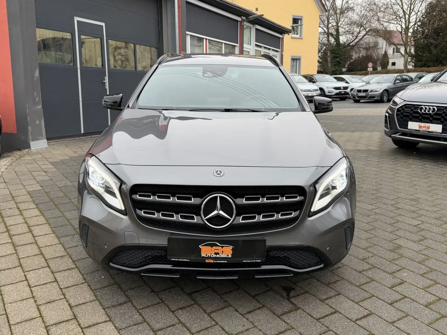 Mercedes-Benz GLA 220 CDI 4Matic*NIGHT*LED*NAVI*AHK*KAM*ASSIST Grau - 2