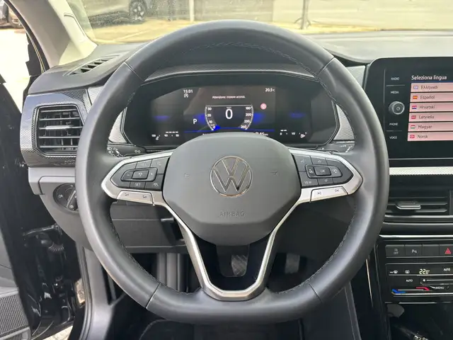 Volkswagen T-Cross view 11