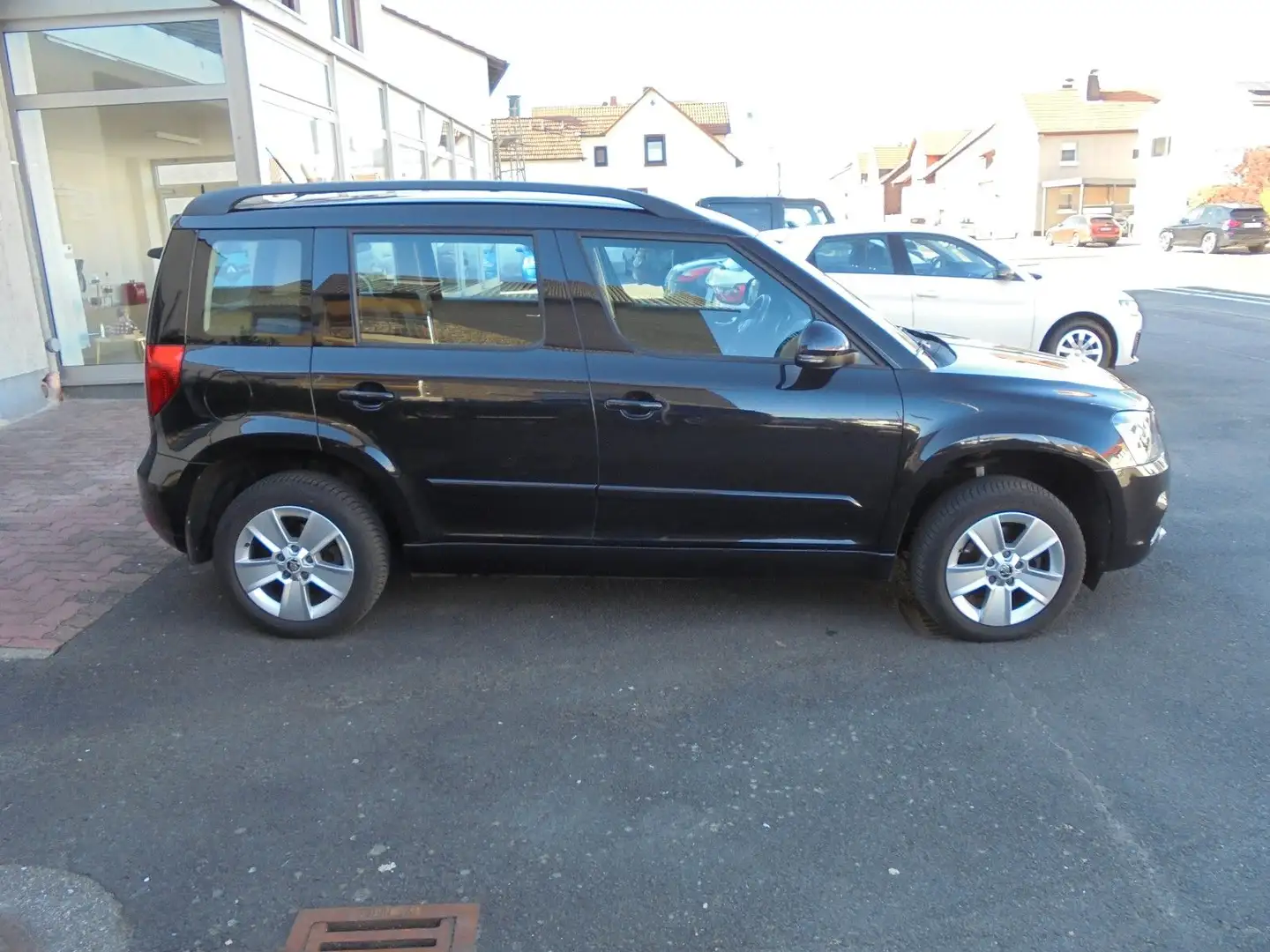 Skoda Yeti Ambition DSG*Temp*PDC*SHZ*Alu*Insp.+HU/AU neu Schwarz - 2