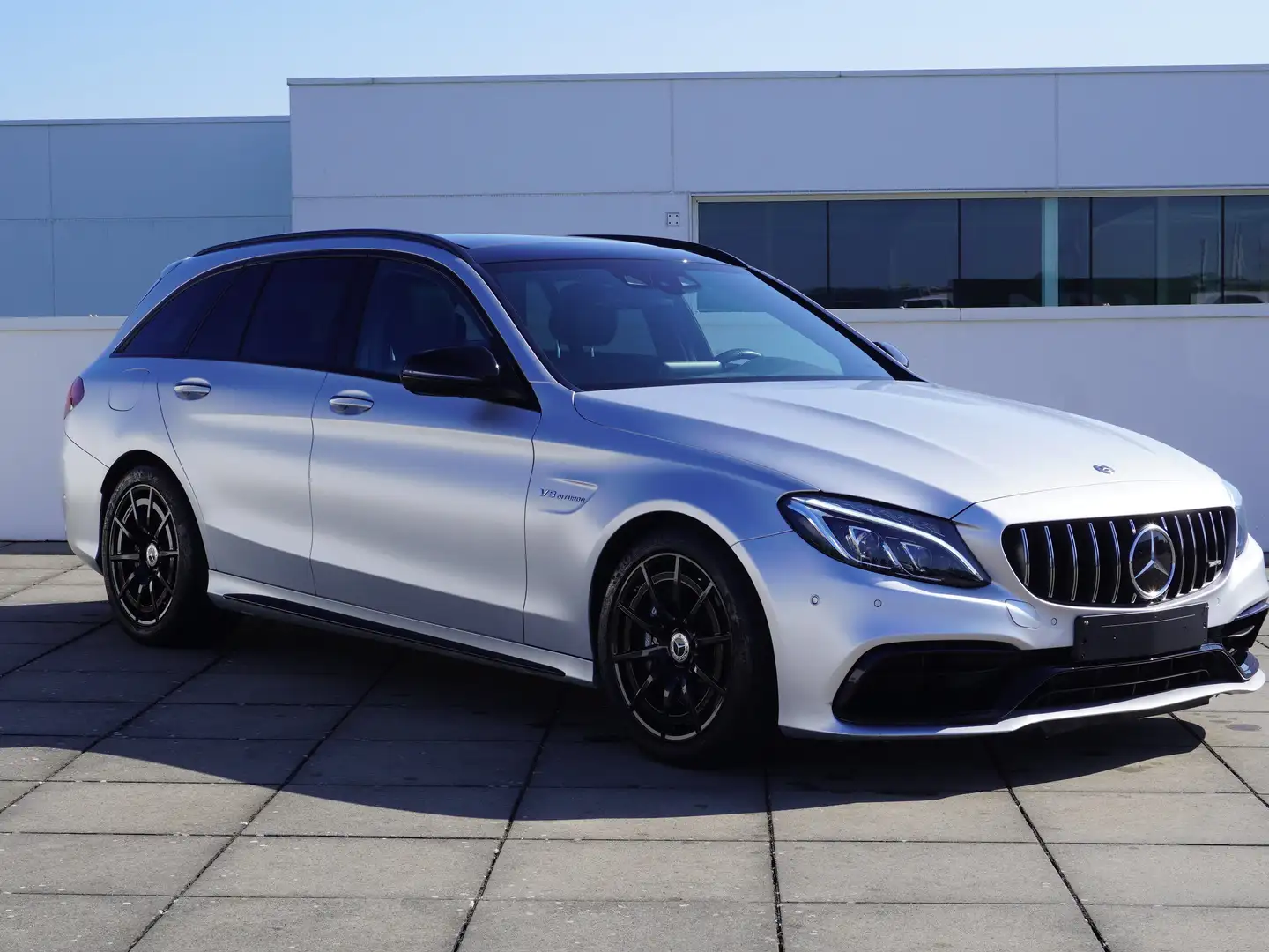 Mercedes-Benz C 63 AMG T Comand Panorma Nachtp Distronic SoundSyst Zilver - 1