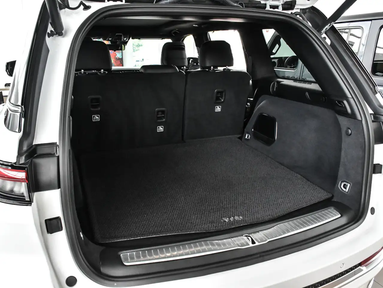 Jeep Grand Cherokee снимка Jeep Grand Cherokee